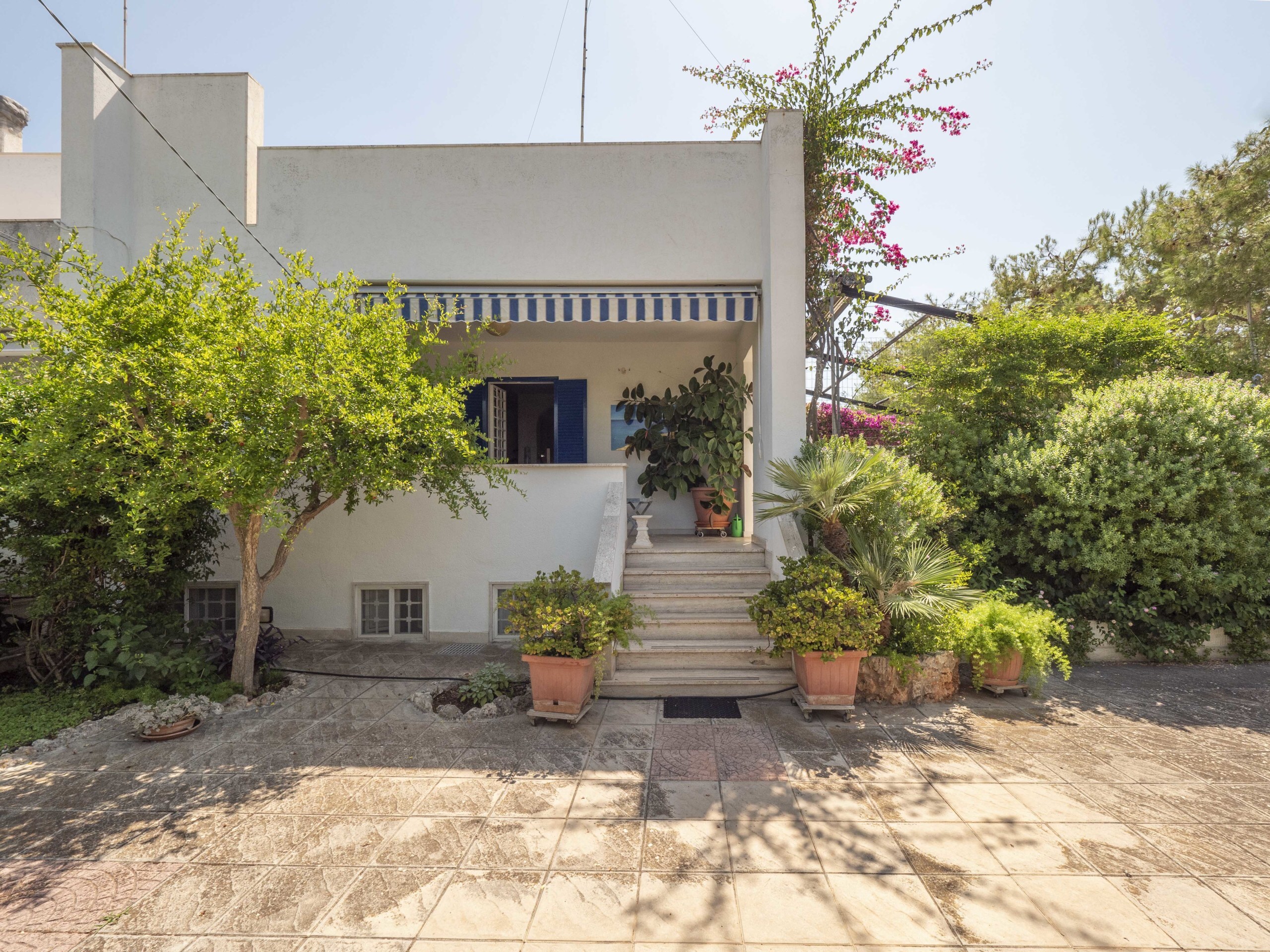 Villa con giardino in via del procaccia 19, Ostuni