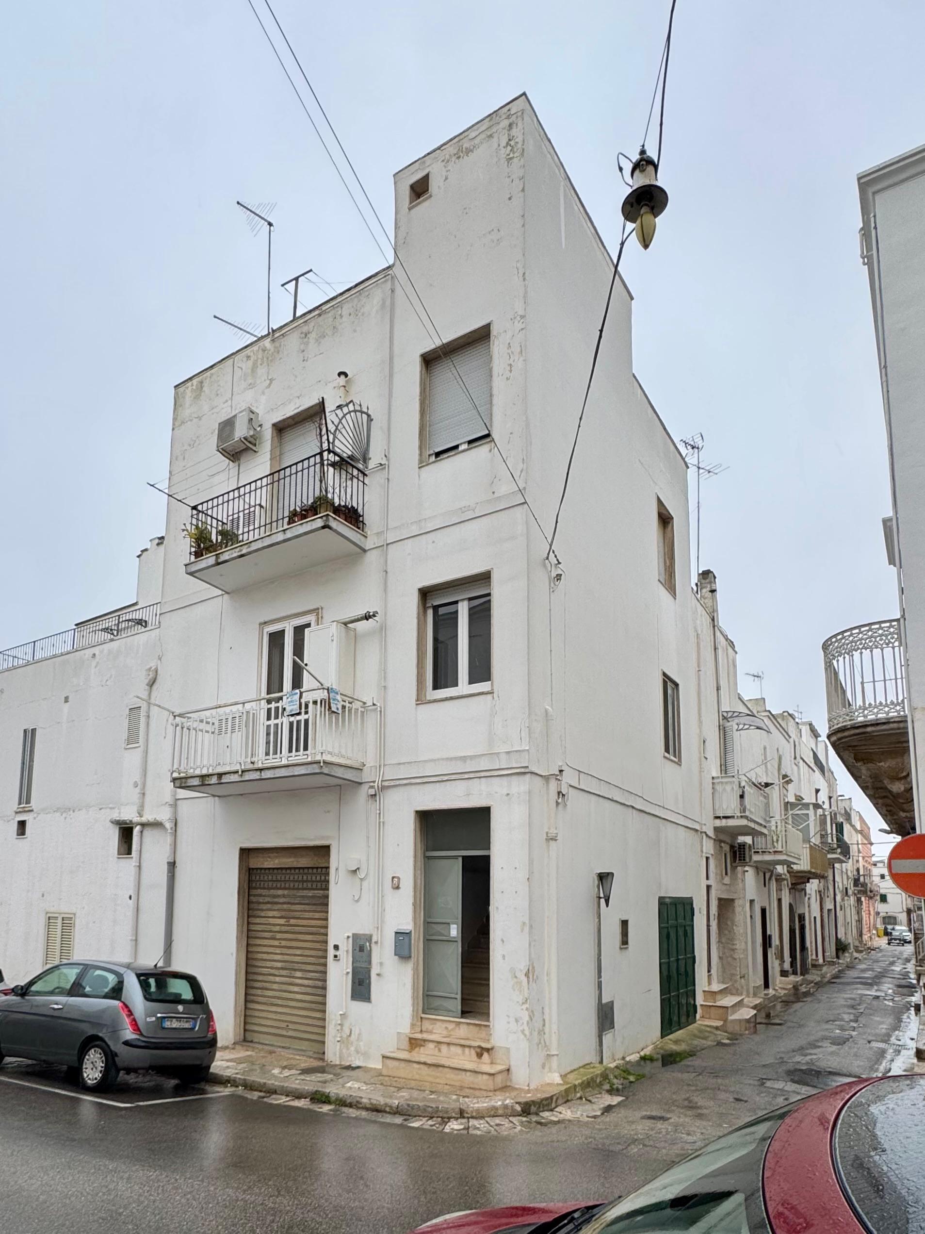 Quadrilocale con terrazzo in via padre serafino tamborrino, Ostuni