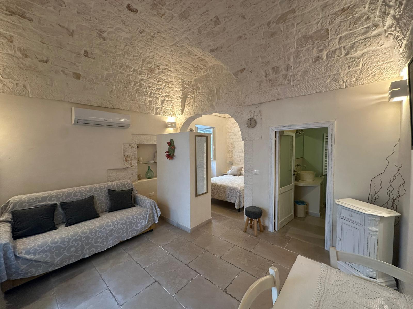 Casa indipendente ristrutturata in via carlo cattaneo, Ostuni
