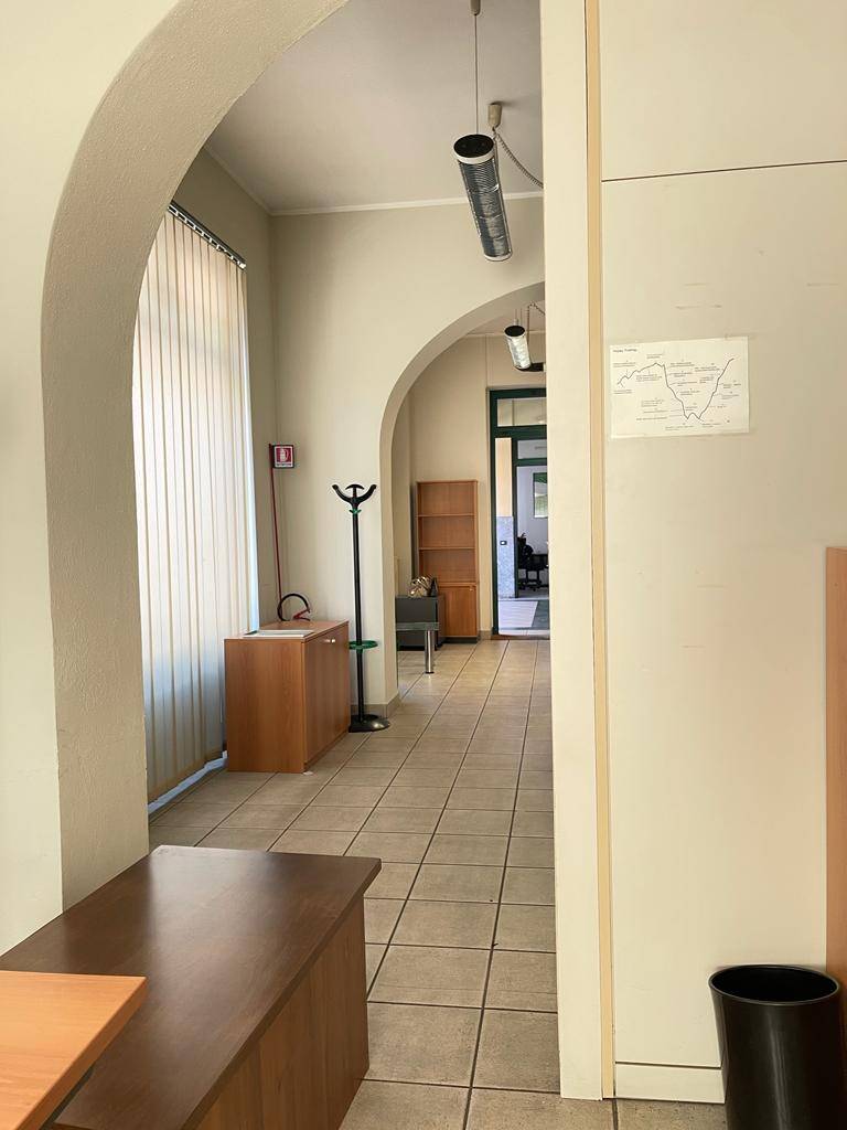 Negozio in vendita a Gallarate, Centro