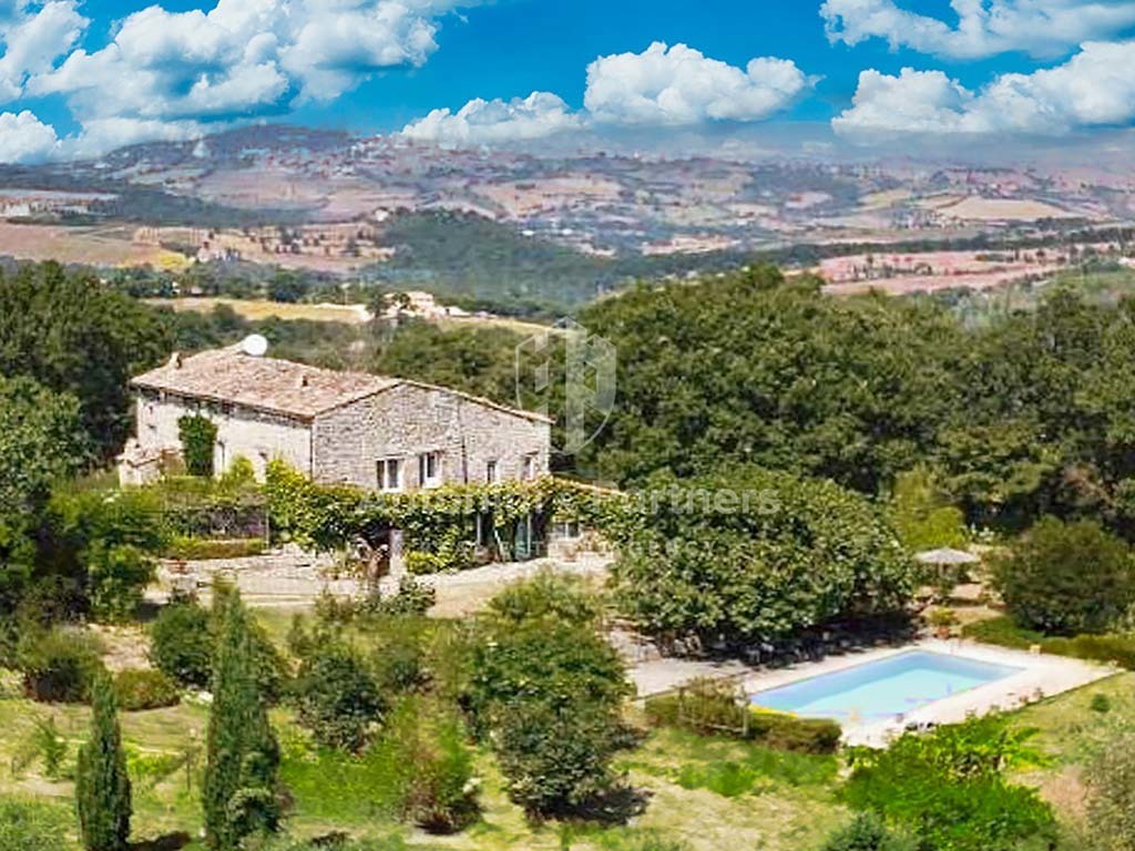 Casa indipendente con giardino in piazza del popolo, Todi