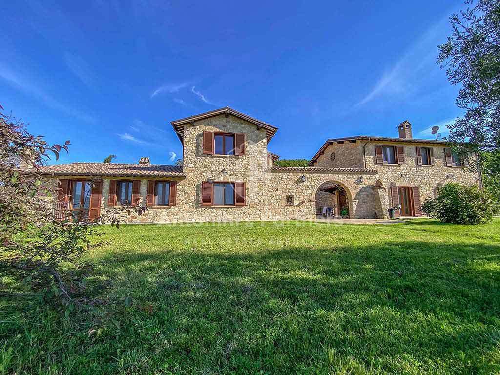 Casa indipendente con giardino a Montecchio