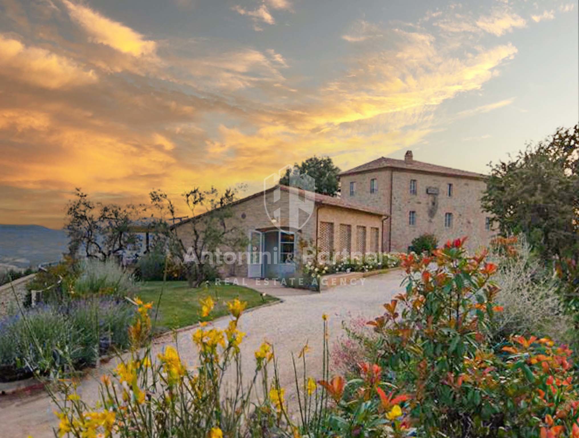 Casa indipendente con giardino in piazza roma 06062, Citt della Pieve