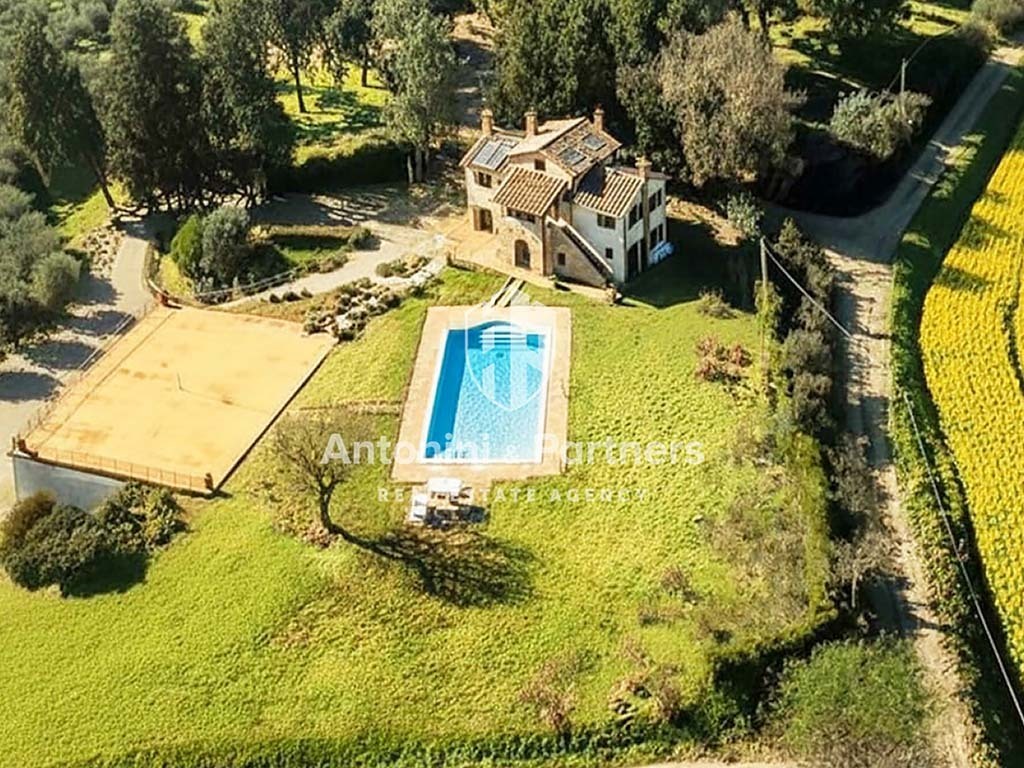 Casa indipendente con giardino in via dei partigiani, Castiglione del Lago