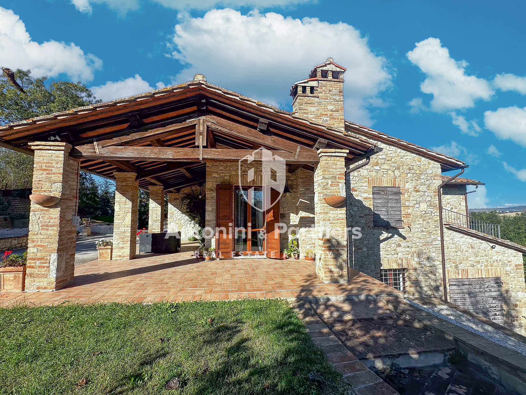 Casa indipendente con giardino in frazione crocefisso, Todi