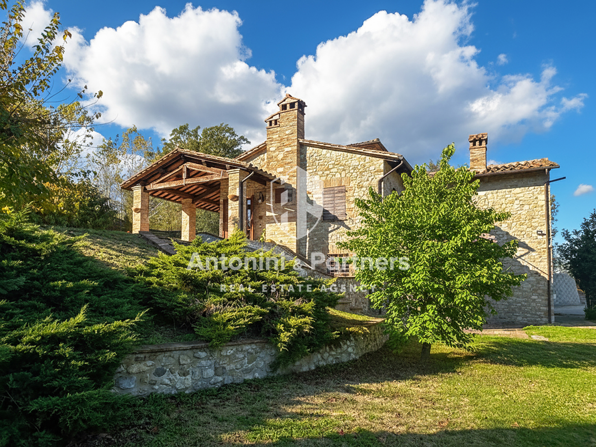 Casa indipendente con giardino in frazione crocefisso, Todi