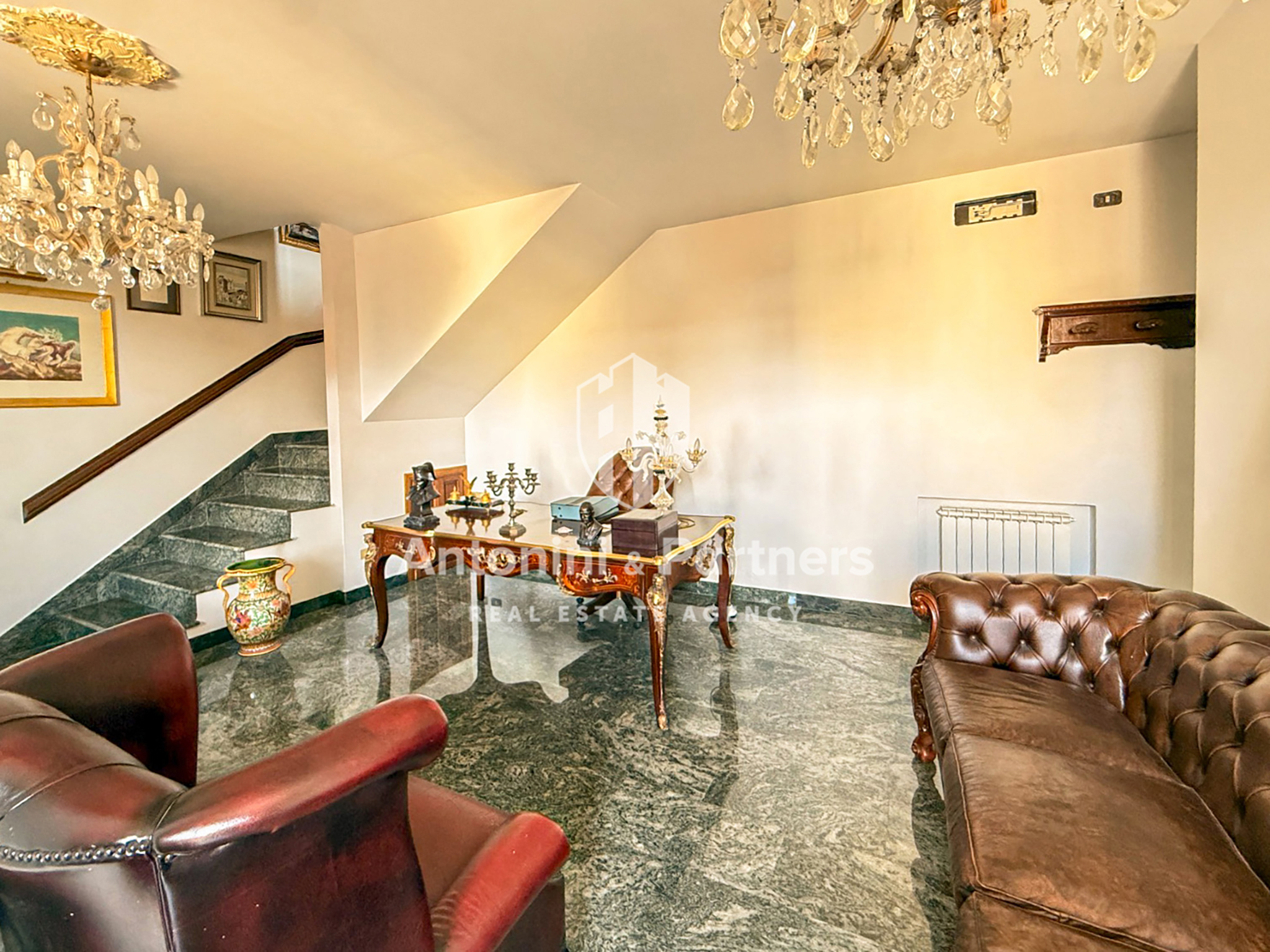 Quadrilocale con terrazzo in piazza dante alighieri, Castiglione del Lago