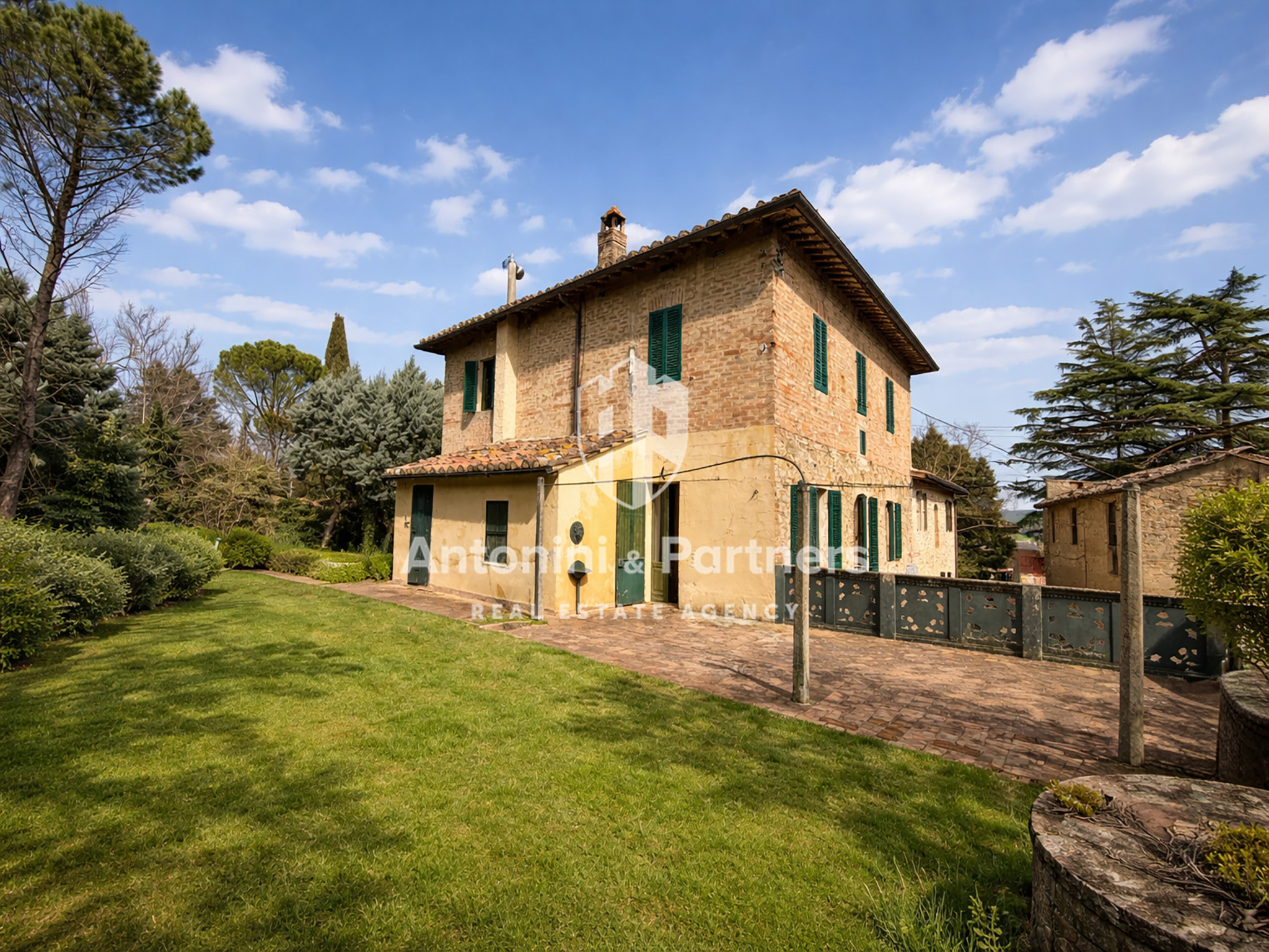 Stabile/Palazzo da ristrutturare in viale vittorio veneto, Marsciano