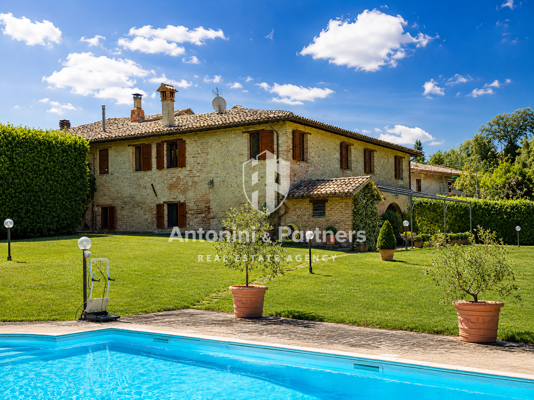 Casa indipendente con giardino in localit� turri, Montefalco