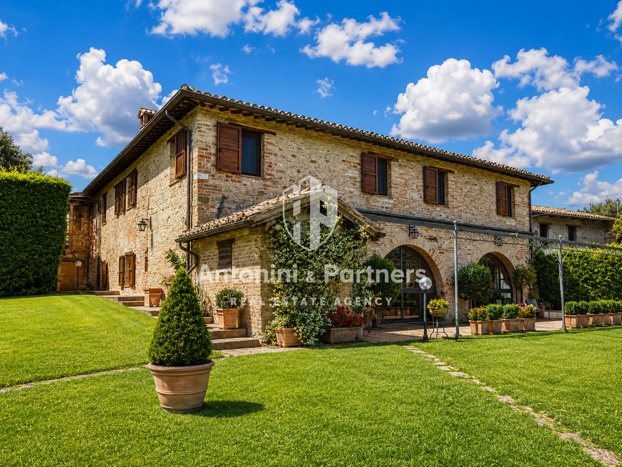 Casa indipendente con giardino in localit� turri, Montefalco