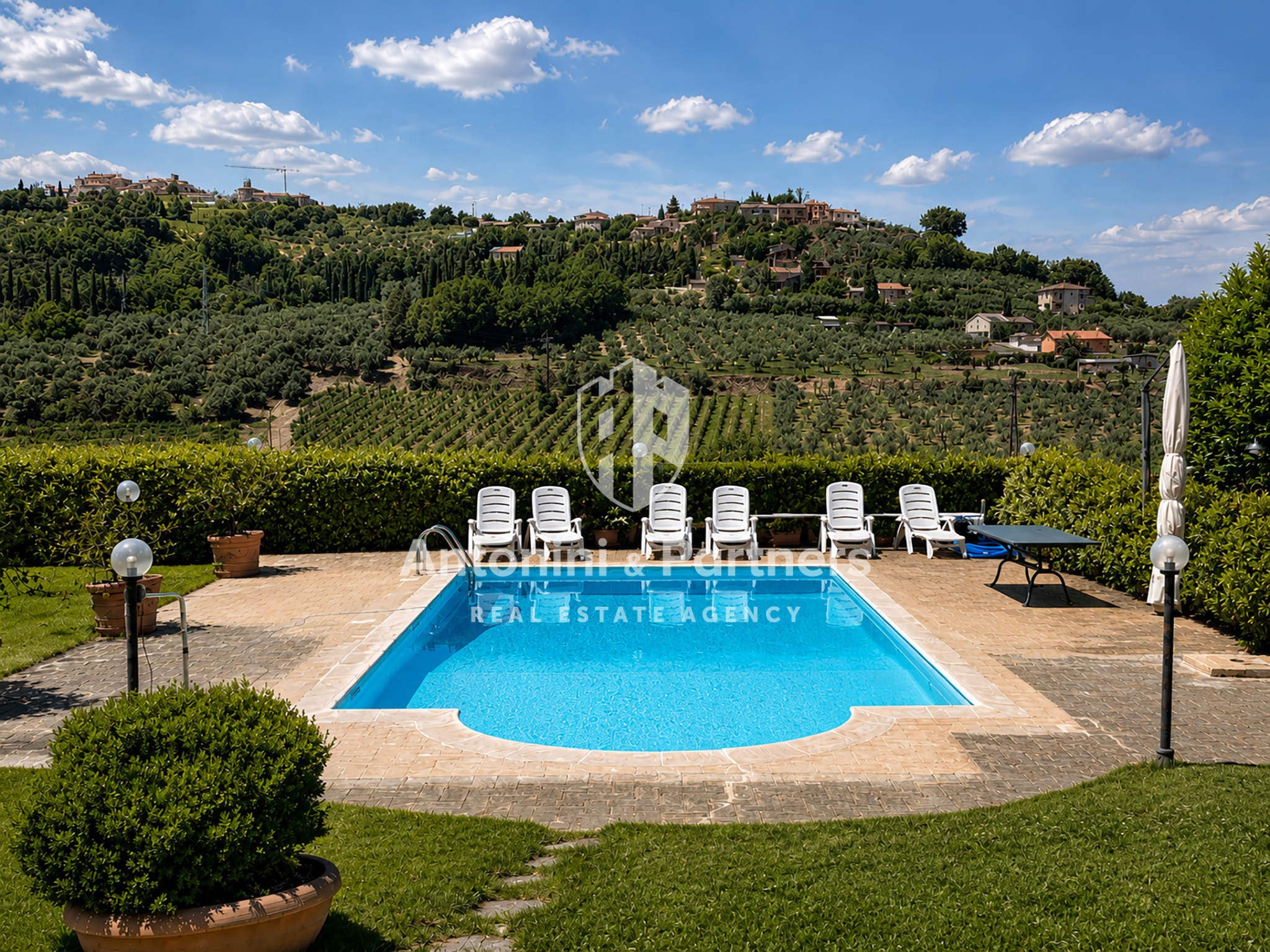 Casa indipendente con giardino in localit� turri, Montefalco