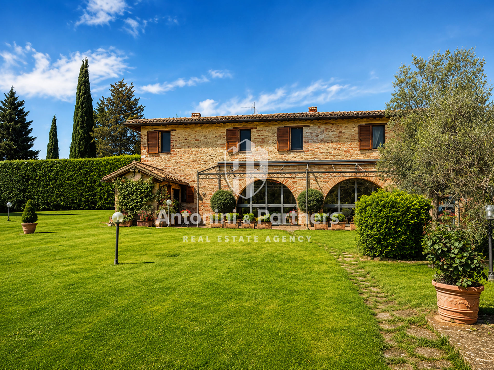 Casa indipendente con giardino in localit� turri, Montefalco