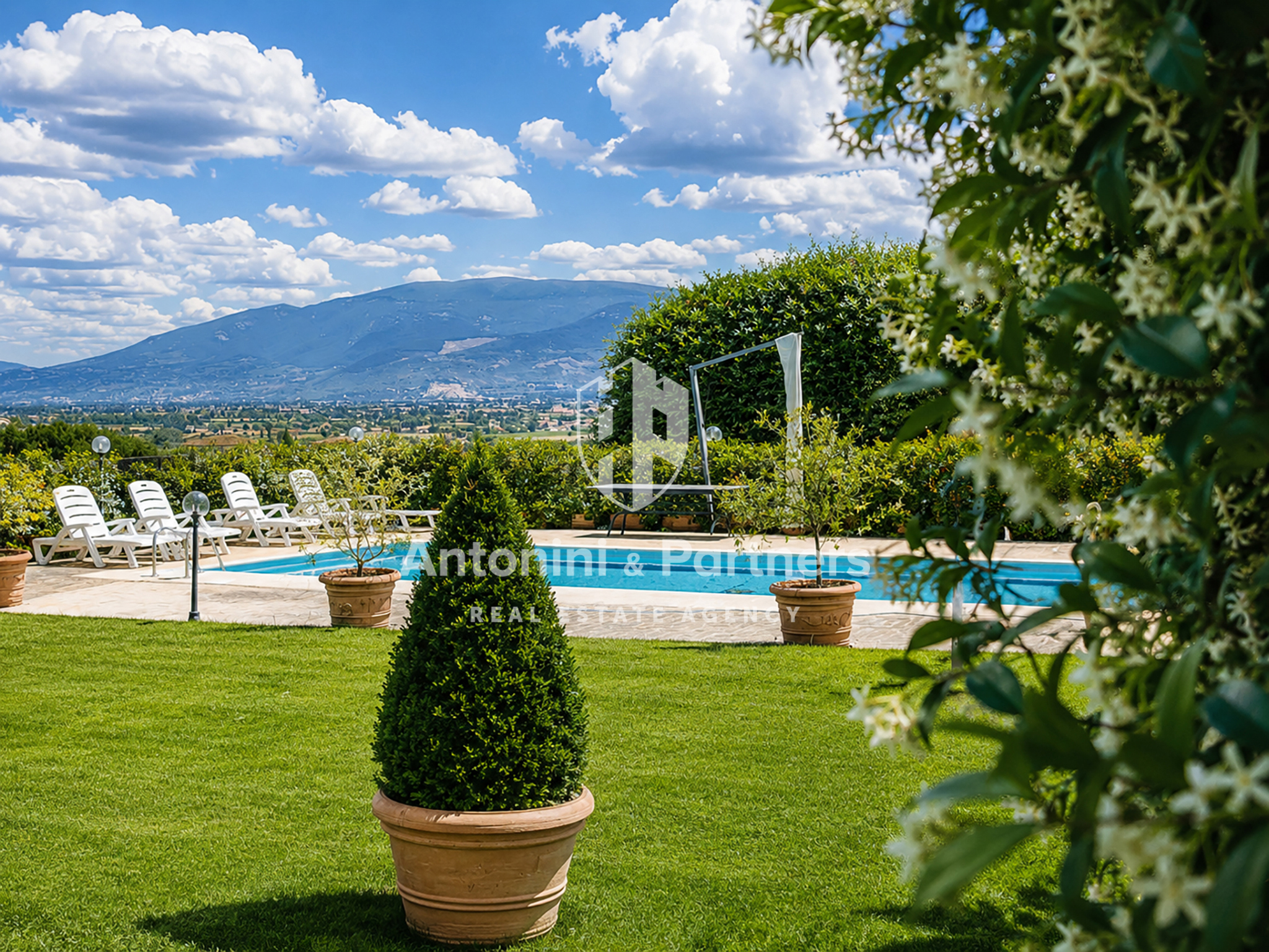 Casa indipendente con giardino in localit� turri, Montefalco