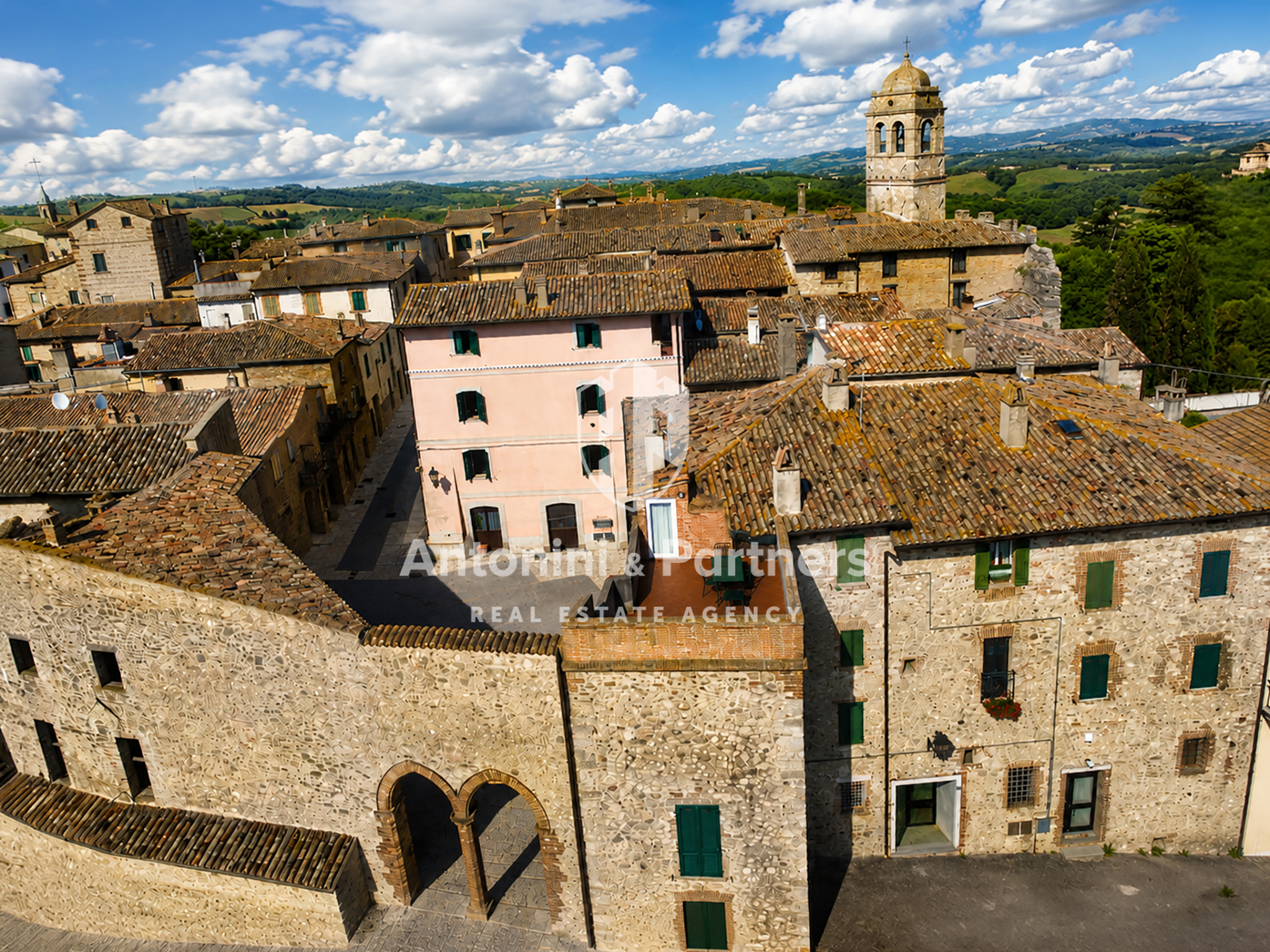Casa indipendente con terrazzo in collevalenza todi, Todi