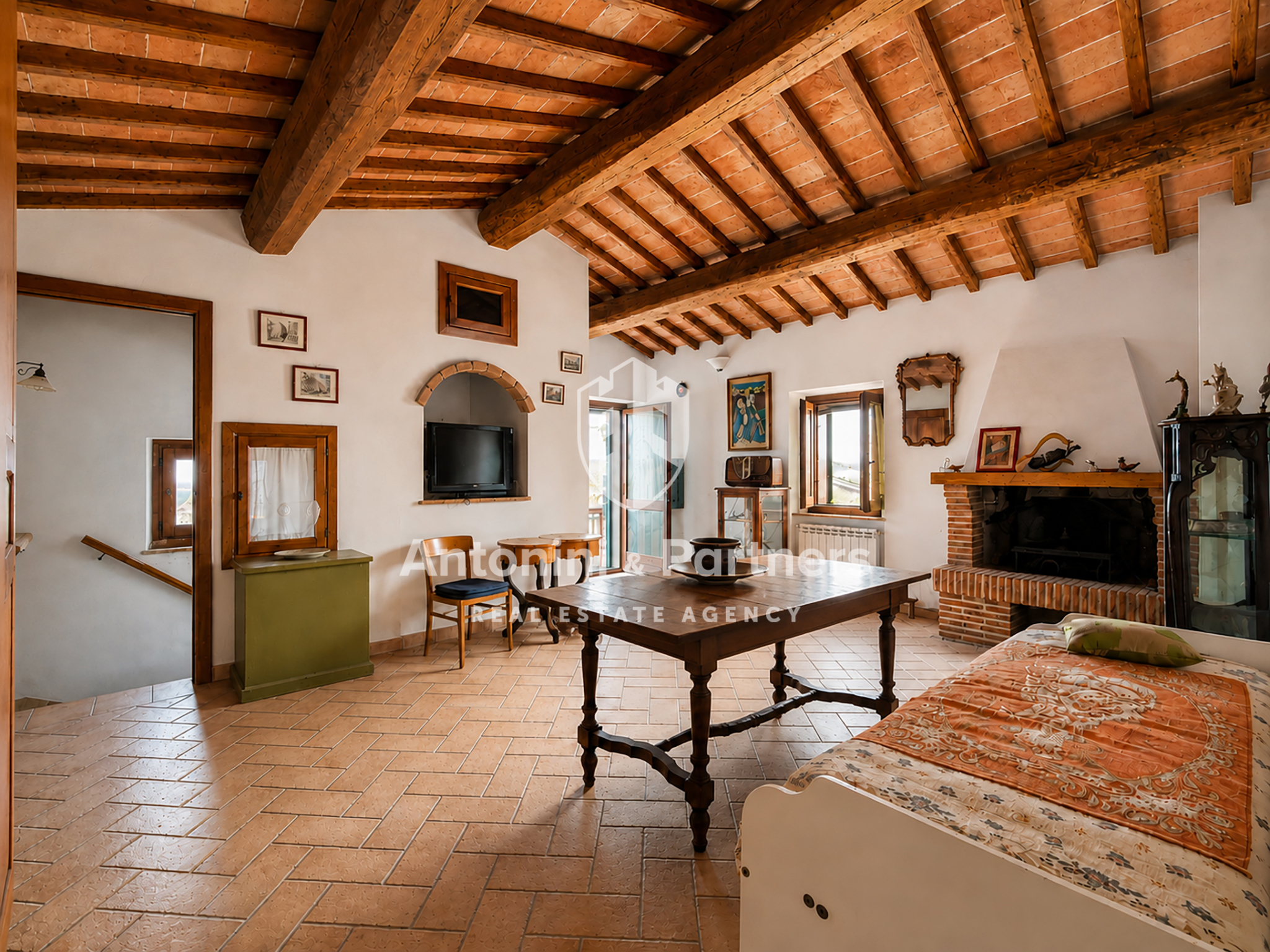 Casa indipendente con terrazzo in collevalenza todi, Todi