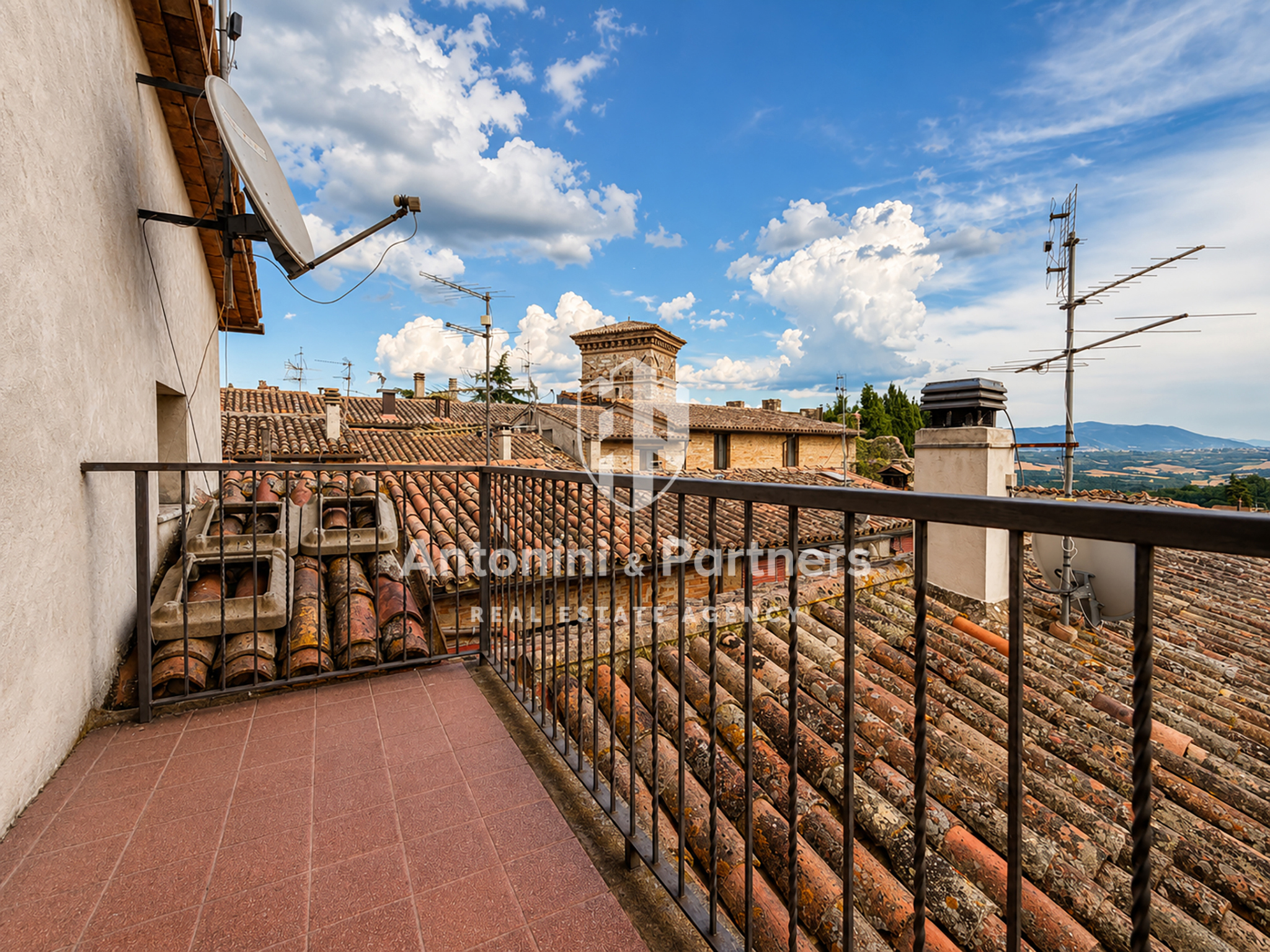 Casa indipendente con terrazzo in collevalenza todi, Todi
