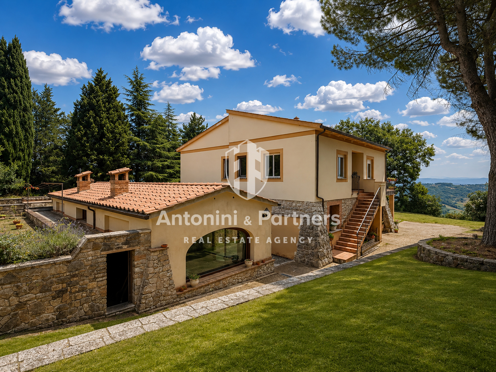 Casa indipendente con giardino in localit� canonica, Todi