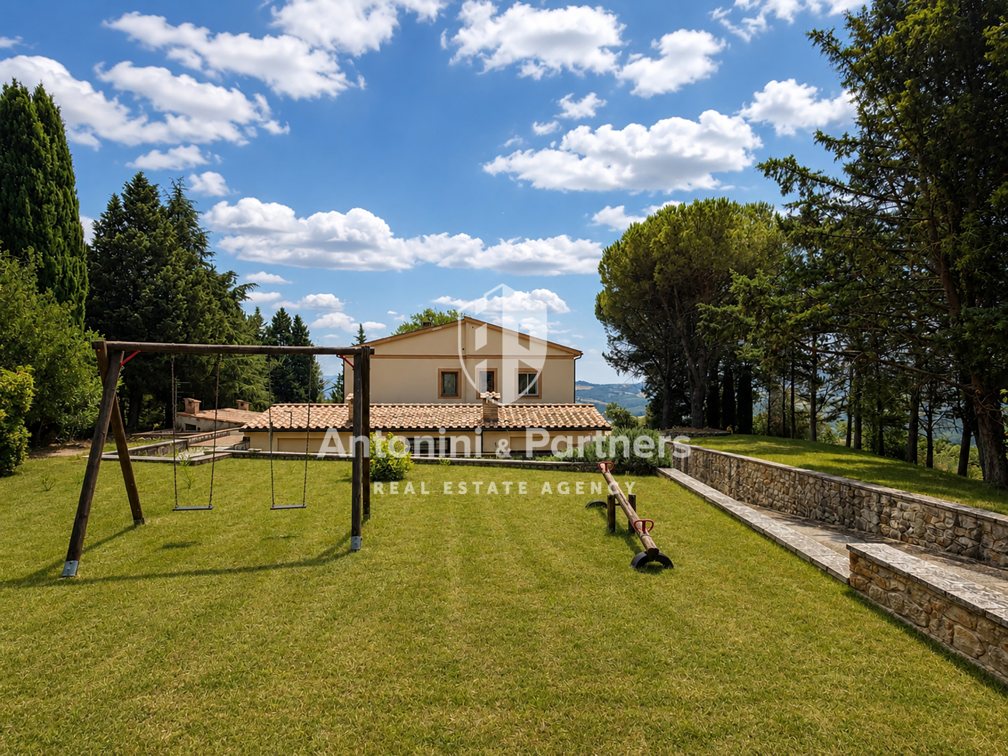 Casa indipendente con giardino in localit� canonica, Todi