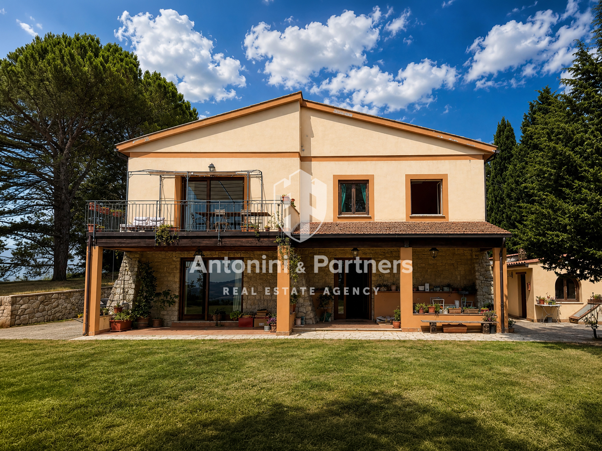 Casa indipendente con giardino in localit� canonica, Todi