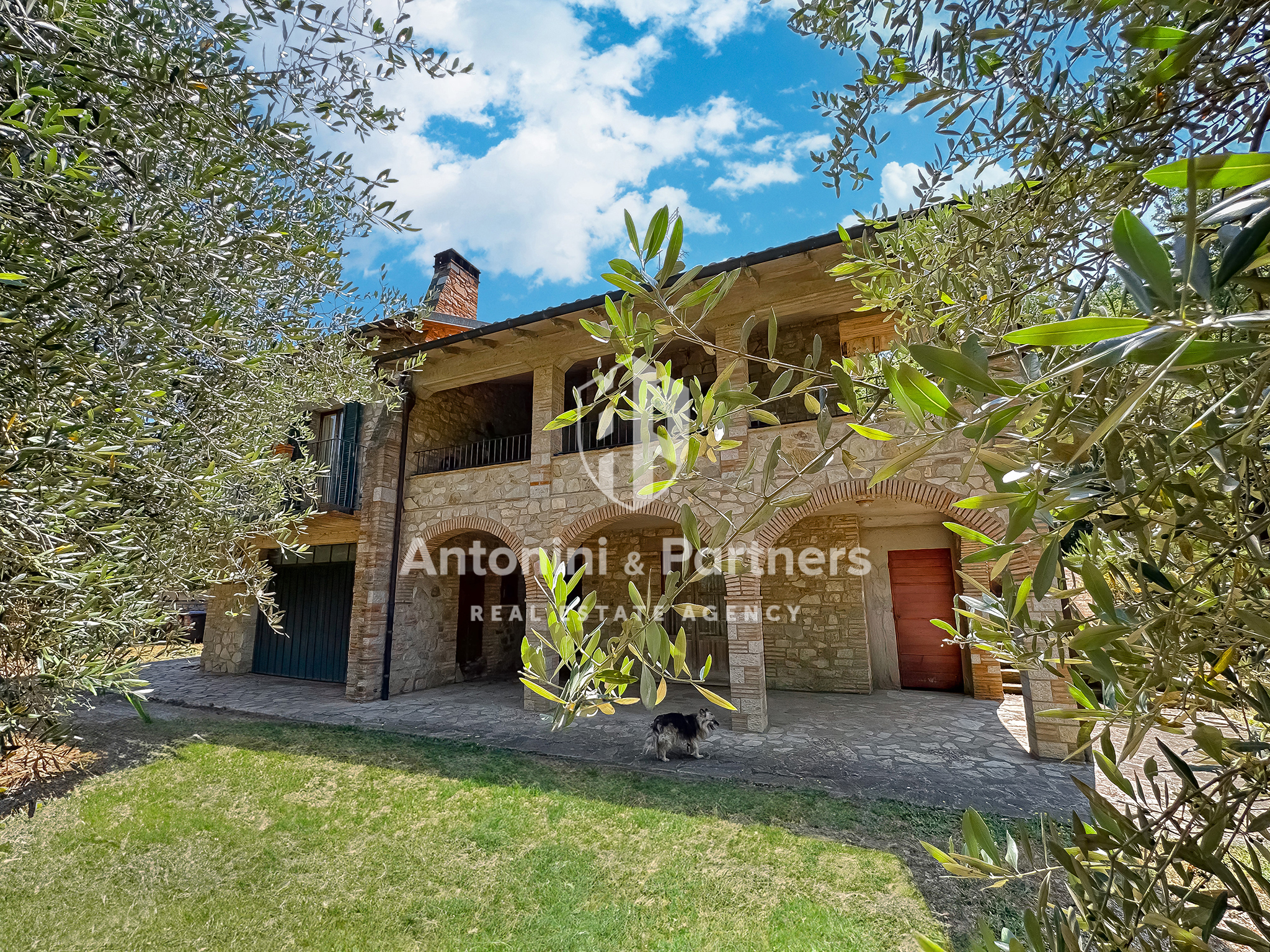 Villa con giardino in viale consolazione, Todi