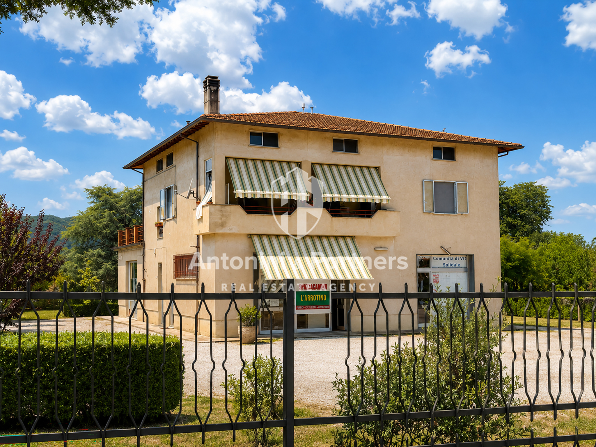 Casa indipendente con terrazzo in vocabolo bodoglie, Todi