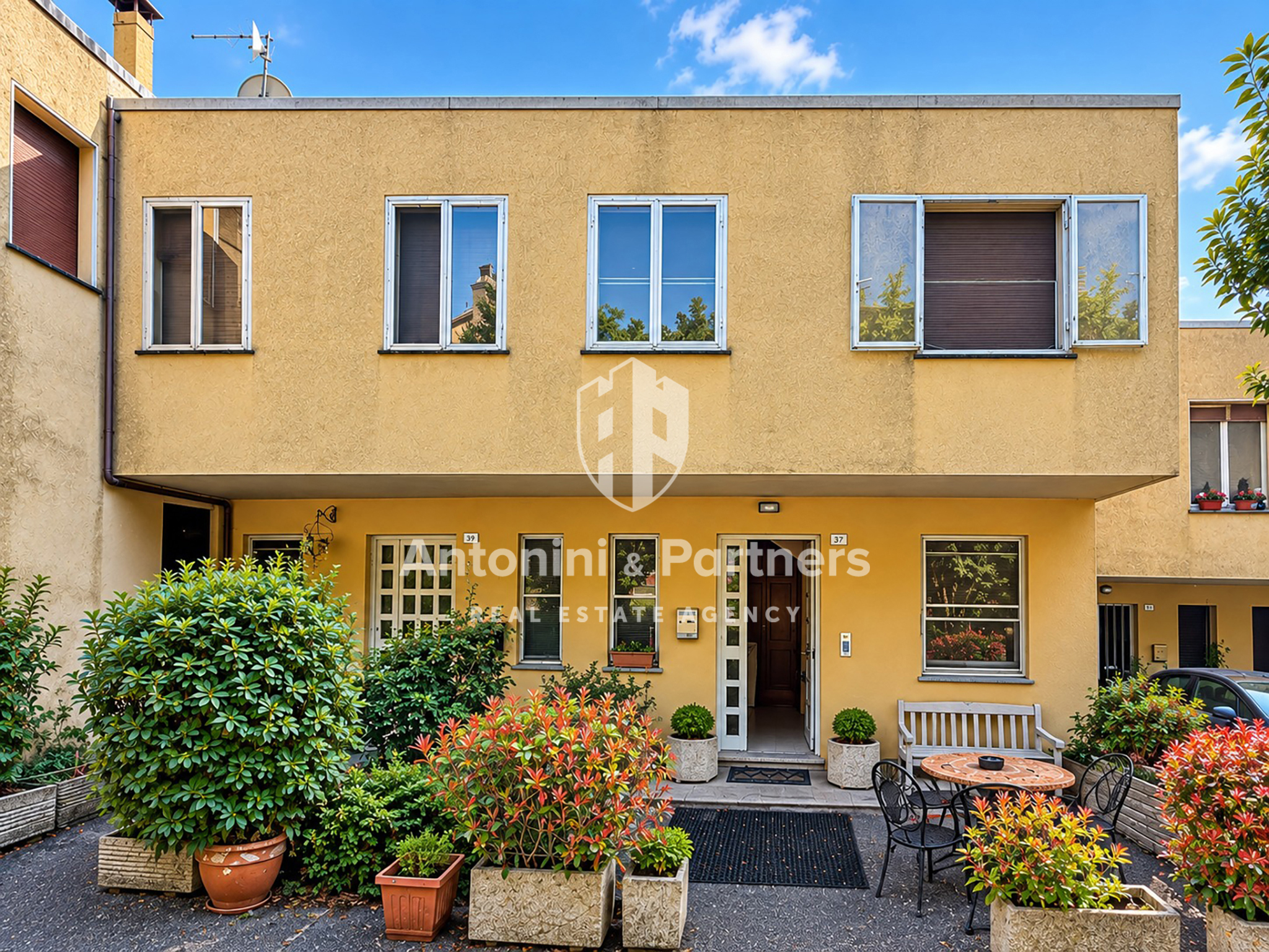 Villetta a schiera con terrazzi in via del broglino, Todi