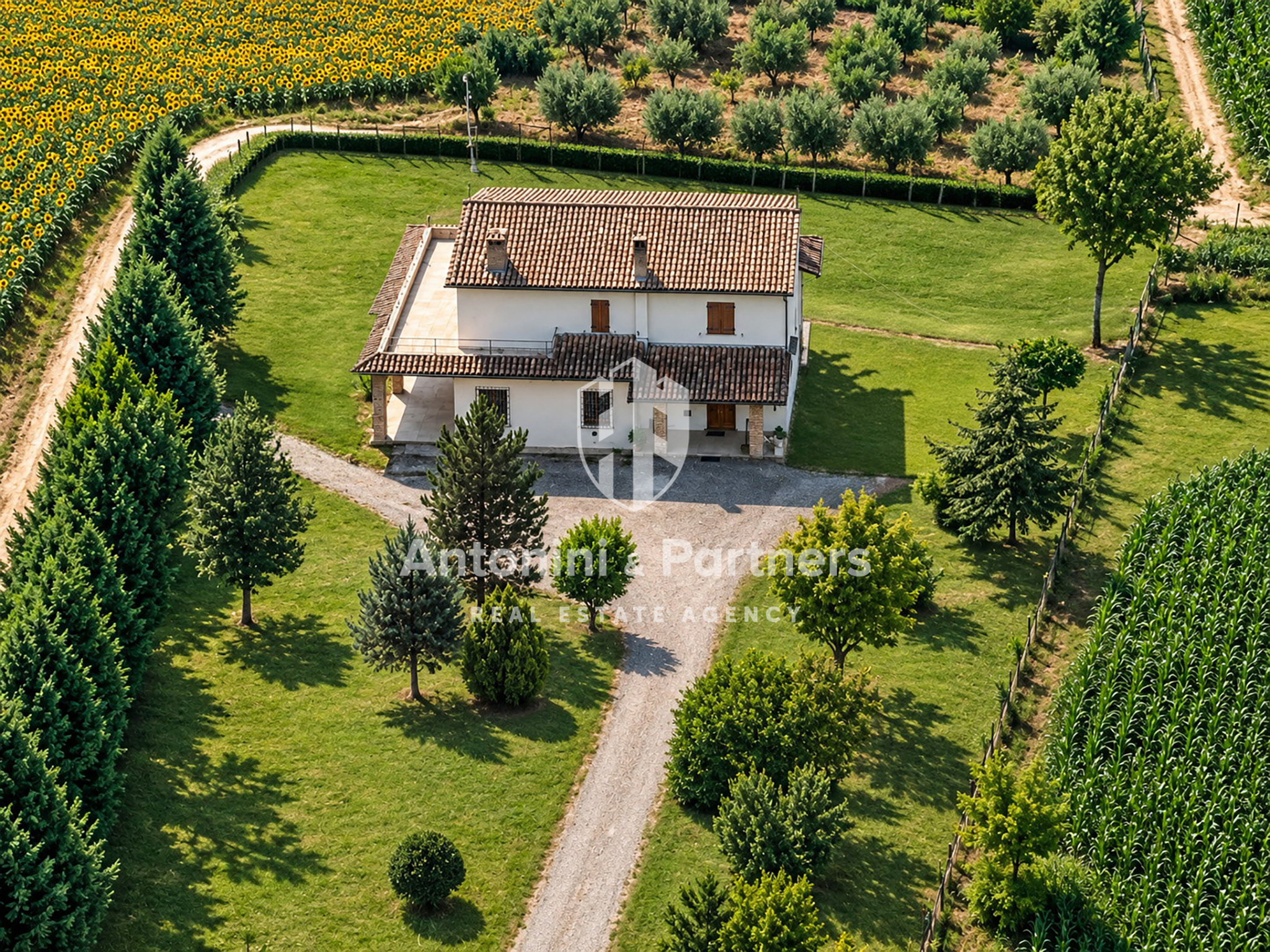 Villa con giardino in frazione san damiano, Todi
