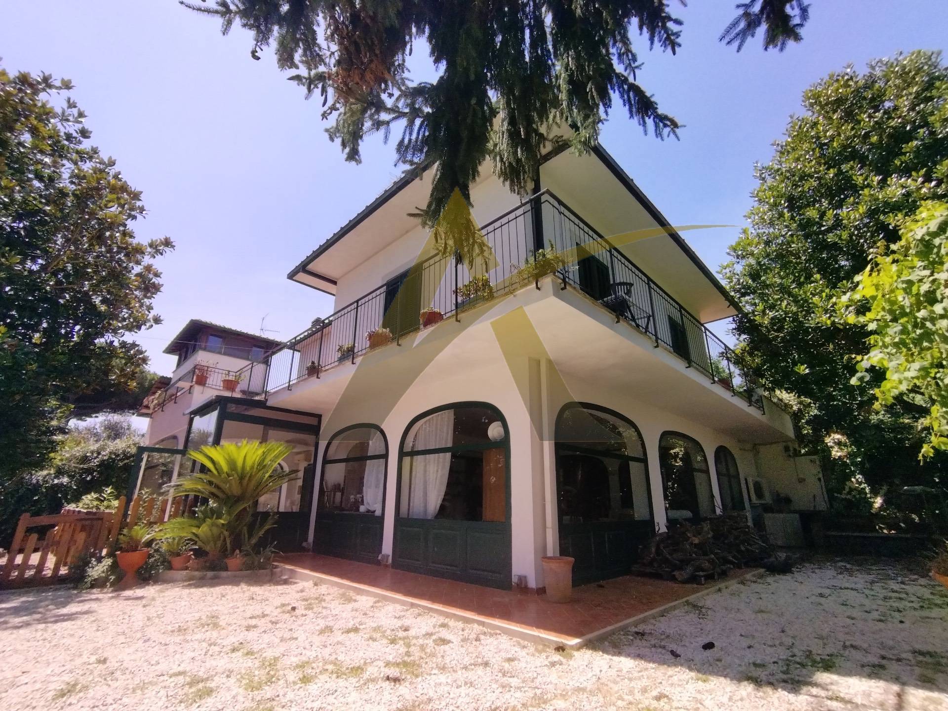 Villa con terrazzo a Velletri