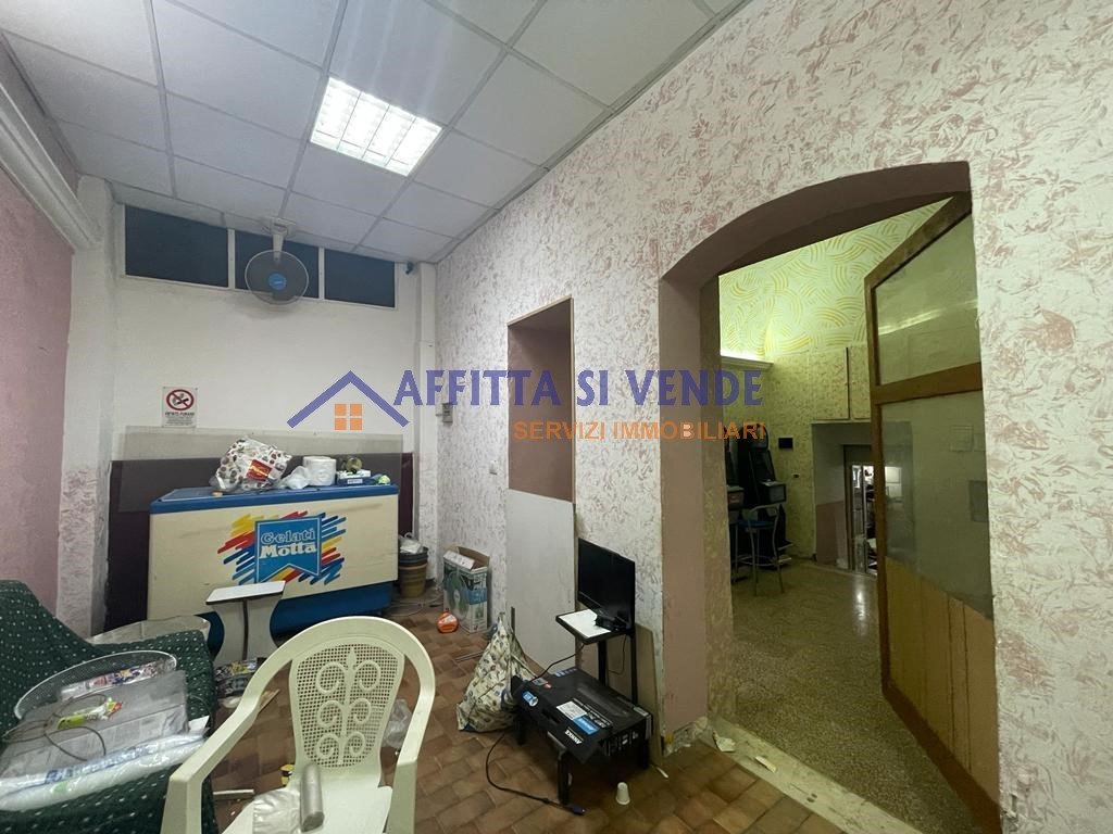 Locale commerciale da ristrutturare in solarino, Solarino