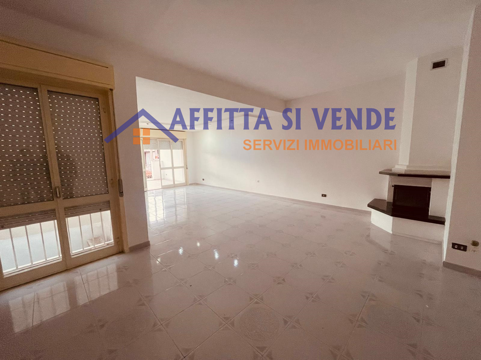 Appartamento con terrazzo in via napoli 8, Floridia