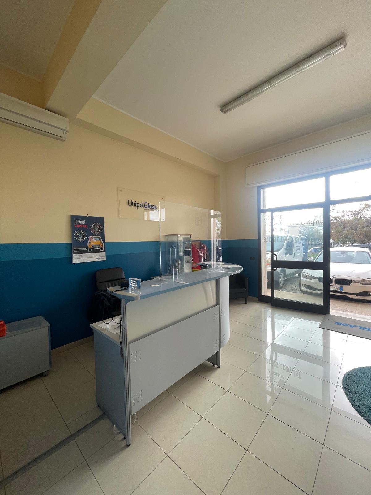 Locale commerciale con box in via piazza armerina 4, Siracusa