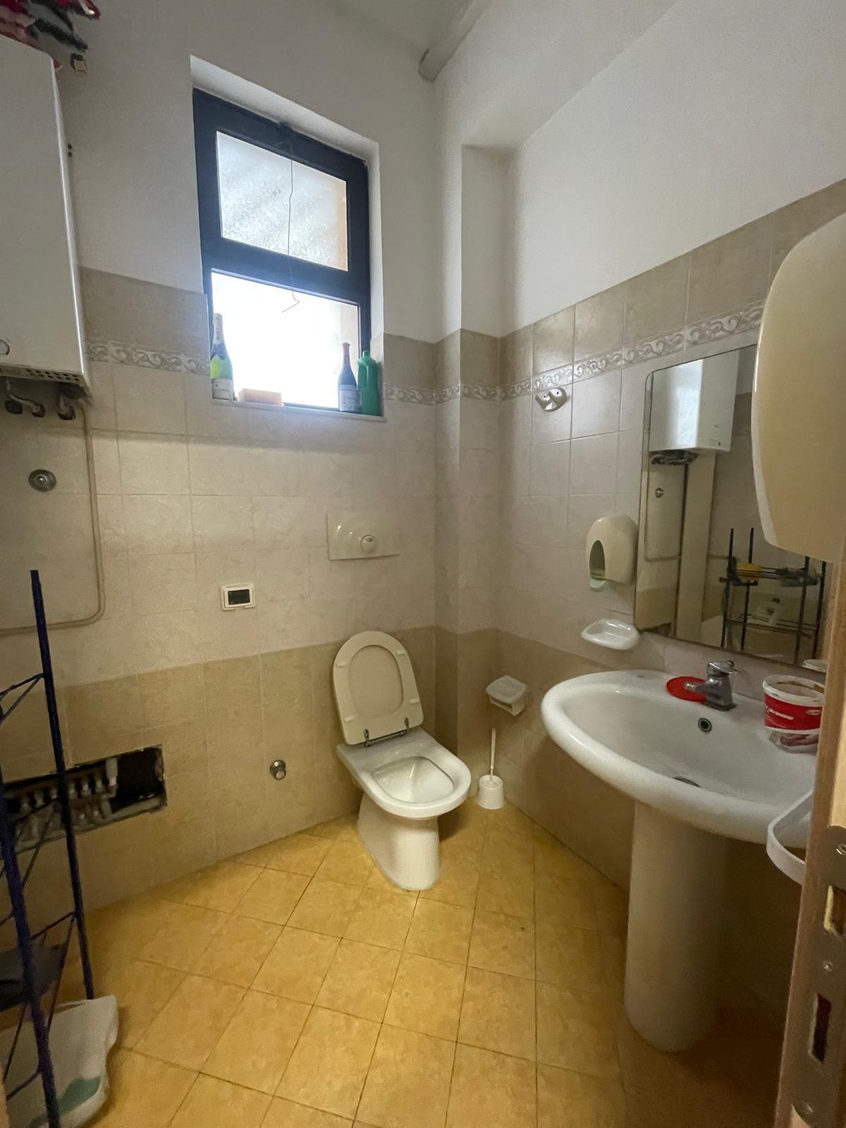 Locale commerciale con box in via piazza armerina 4, Siracusa