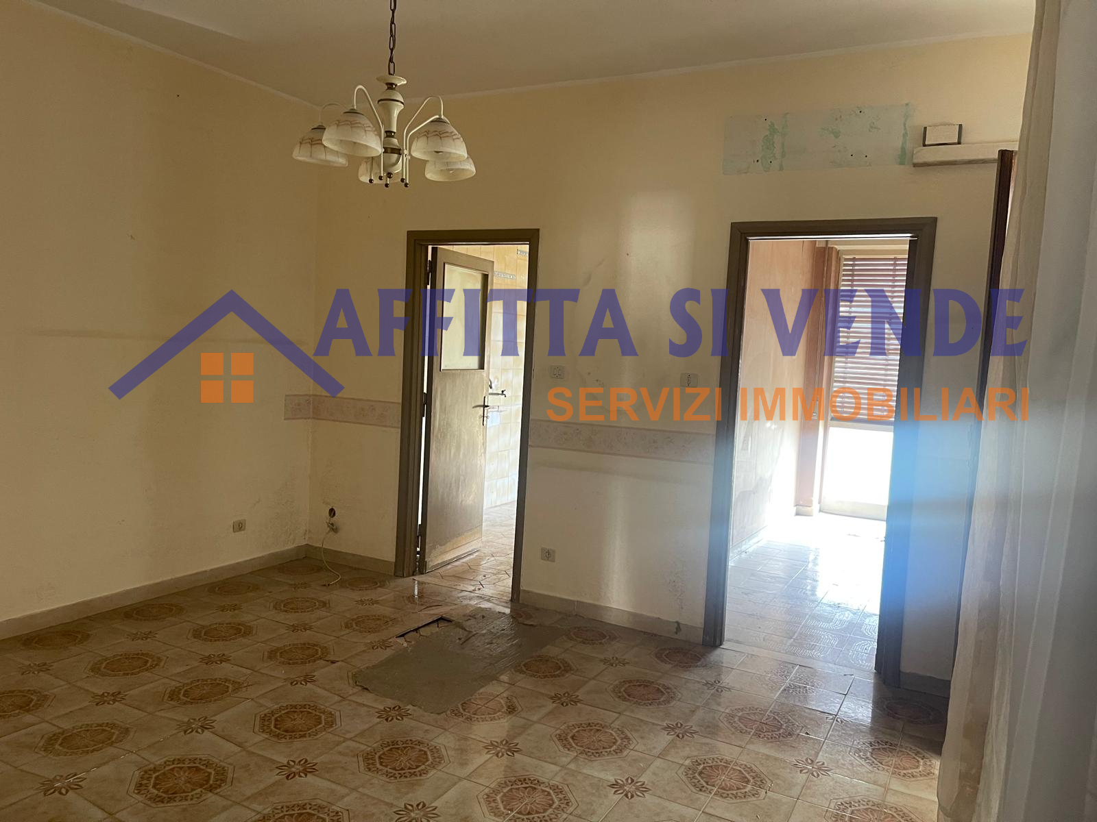 Quadrilocale da ristrutturare in via giarre 5, Siracusa