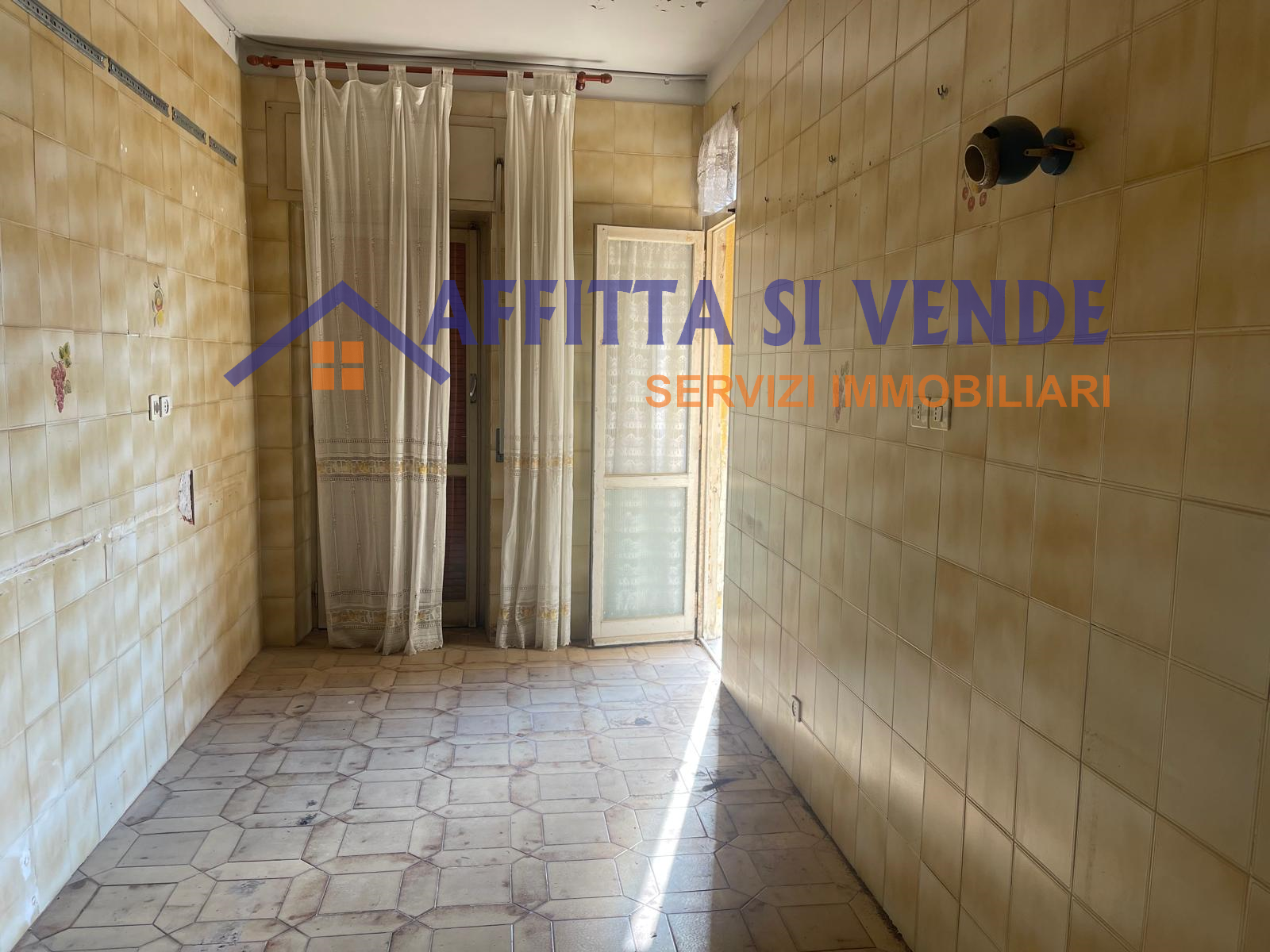 Quadrilocale da ristrutturare in via giarre 5, Siracusa