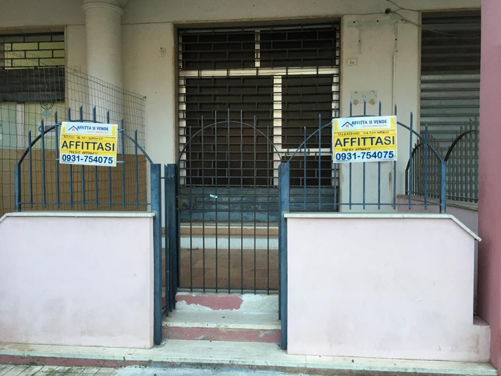 Locale commerciale in affitto in via filippo juvara 1, Siracusa