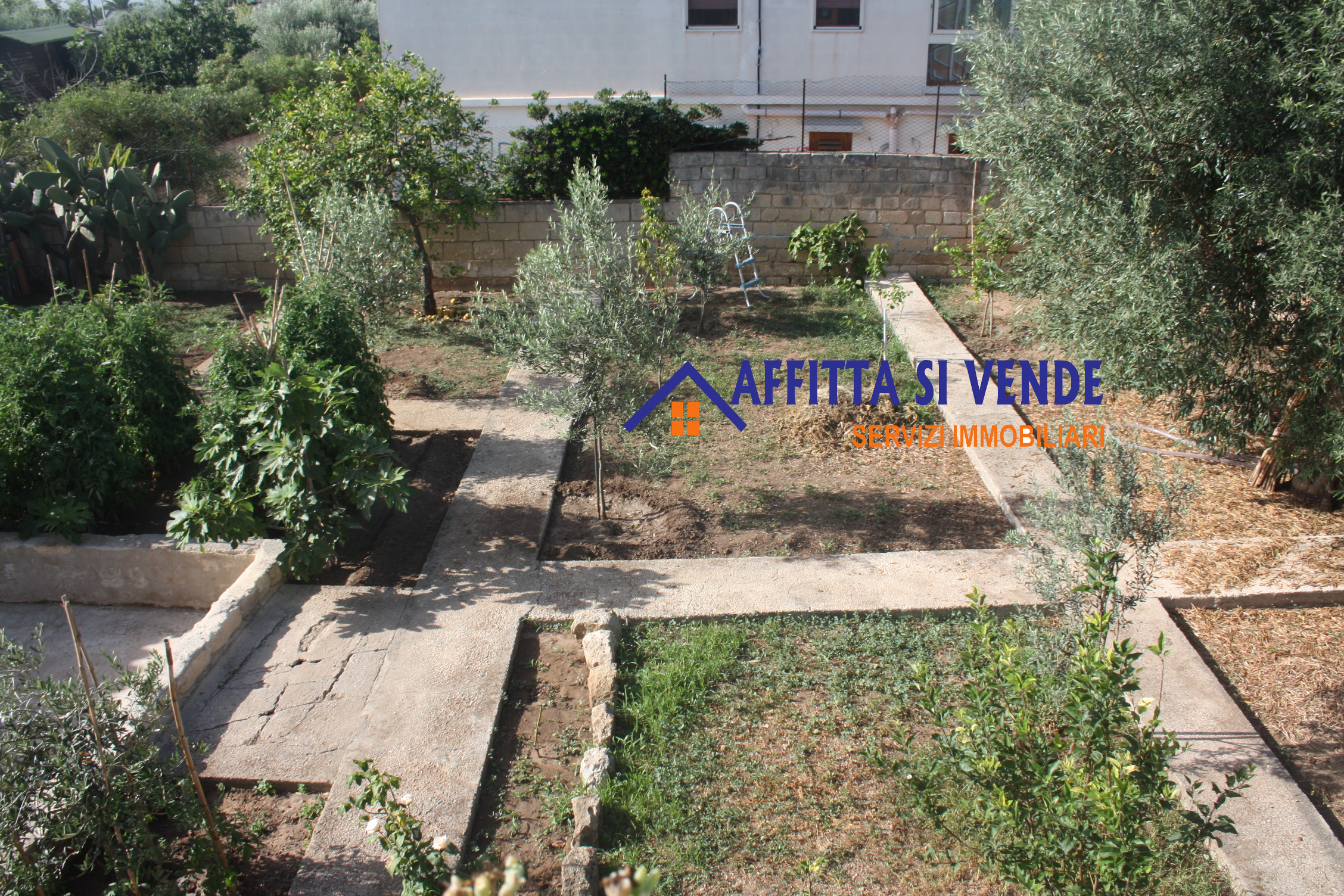 Villa con giardino in via beato federico campisano 20, Siracusa