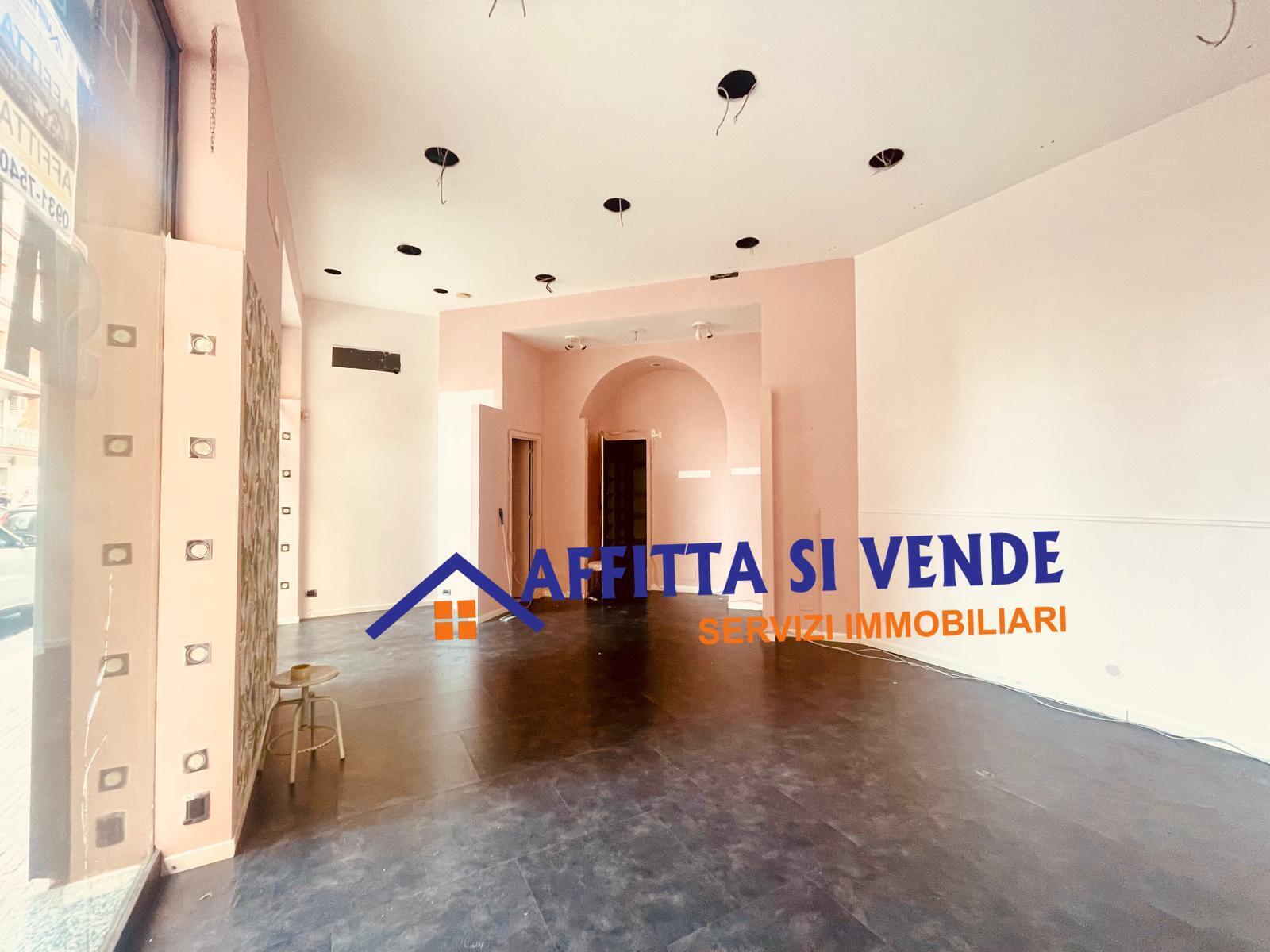 Locale commerciale in affitto in via oglio 1, Siracusa