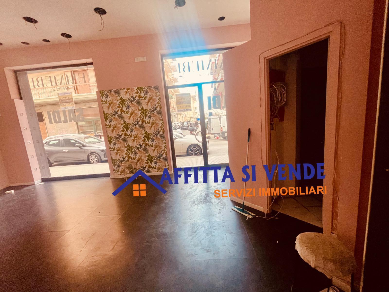 Locale commerciale in affitto in via oglio 1, Siracusa