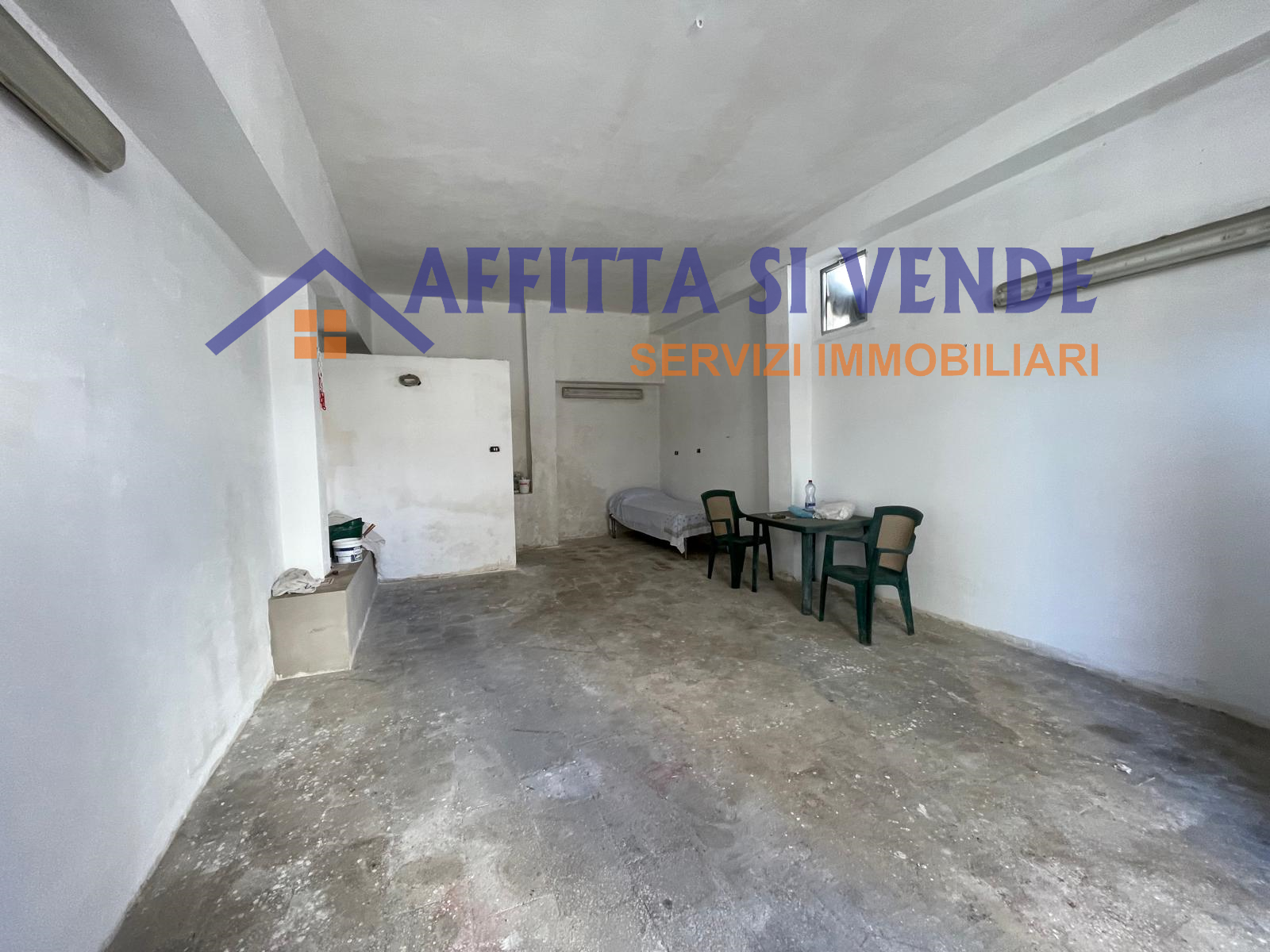 Box/Garage 45mq da ristrutturare in via francia 1, Siracusa