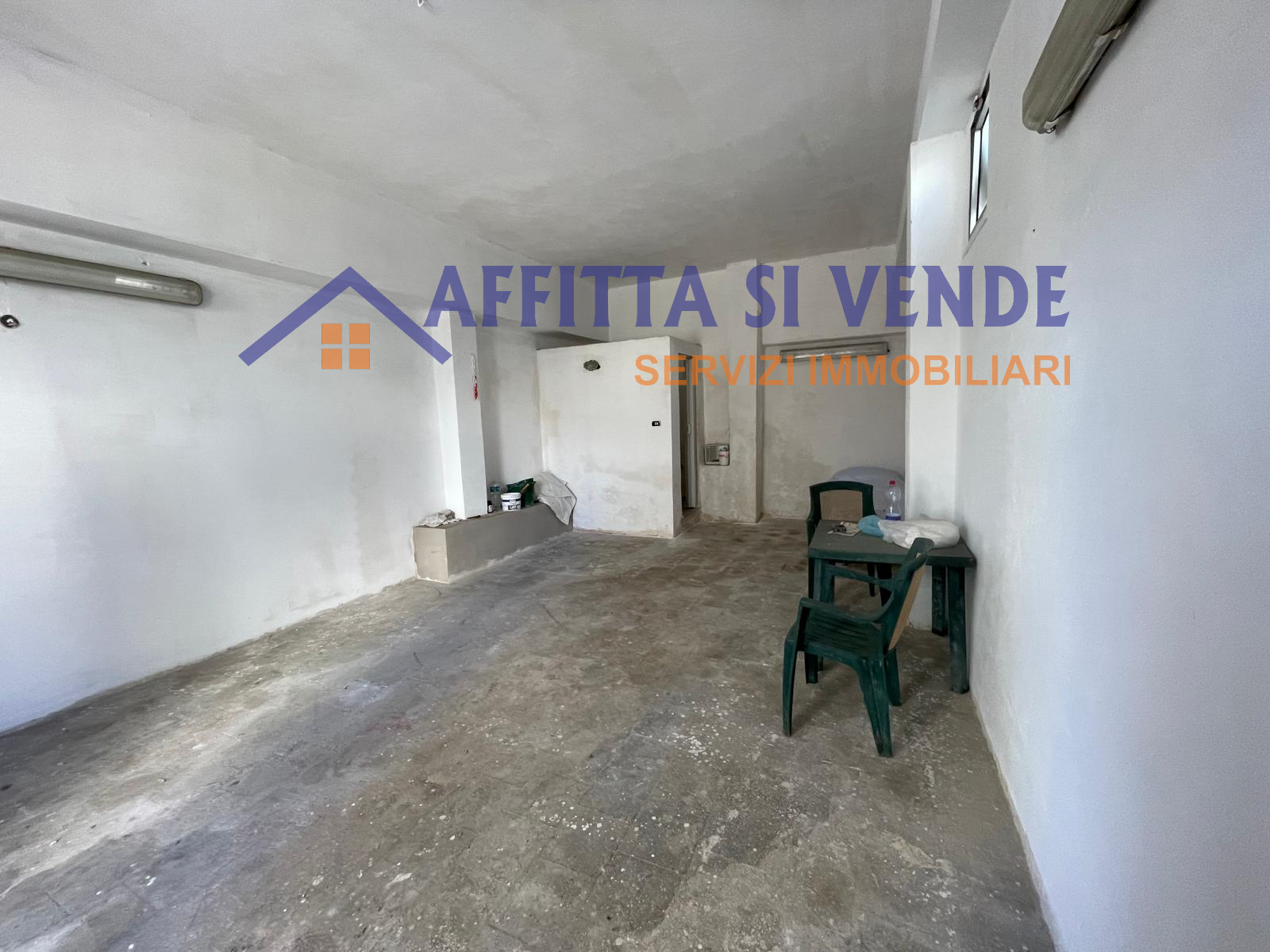 Box/Garage 45mq da ristrutturare in via francia 1, Siracusa