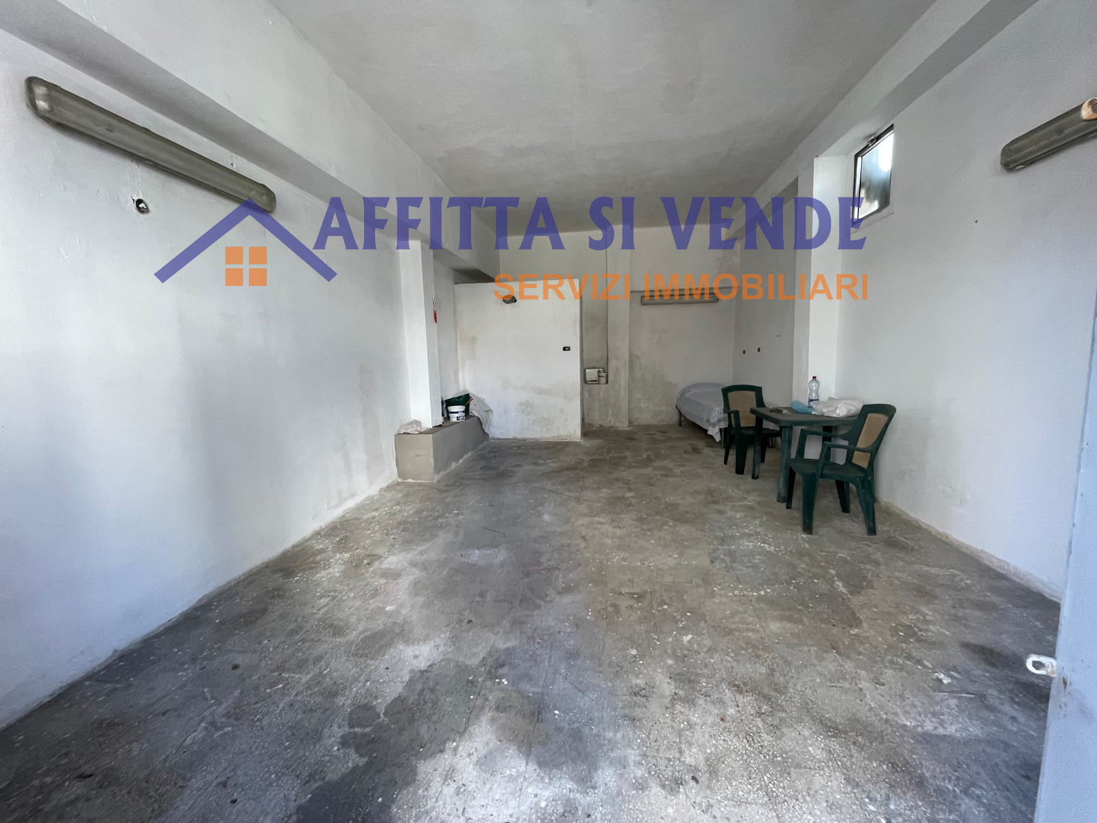 Box/Garage 45mq da ristrutturare in via francia 1, Siracusa