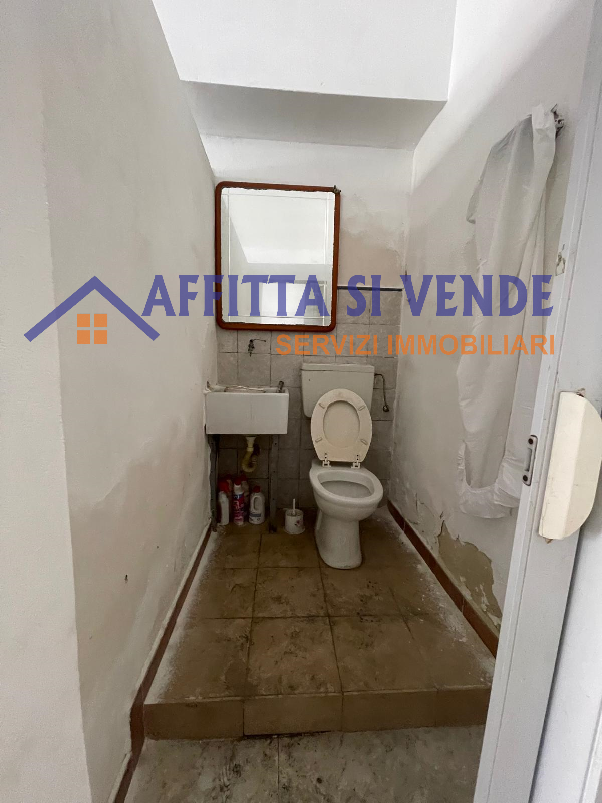 Box/Garage 45mq da ristrutturare in via francia 1, Siracusa