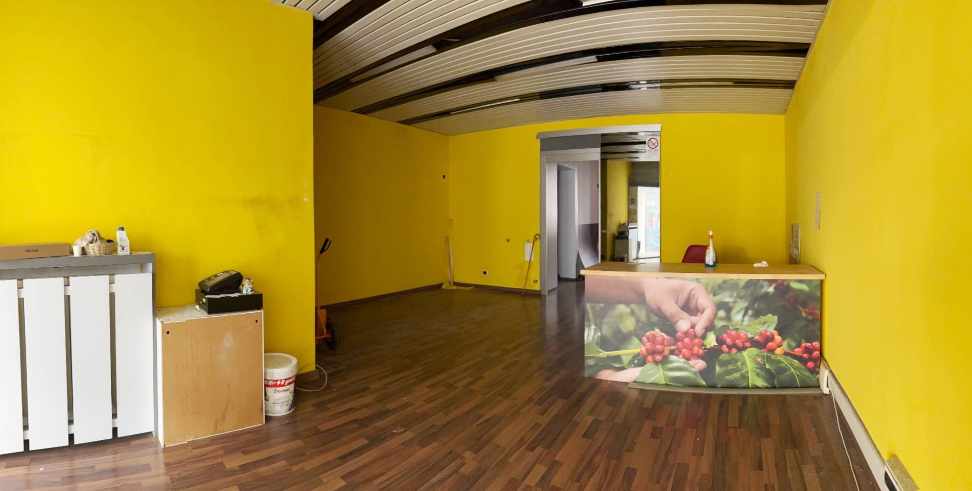 Locale commerciale in affitto a Savona, Villapiana