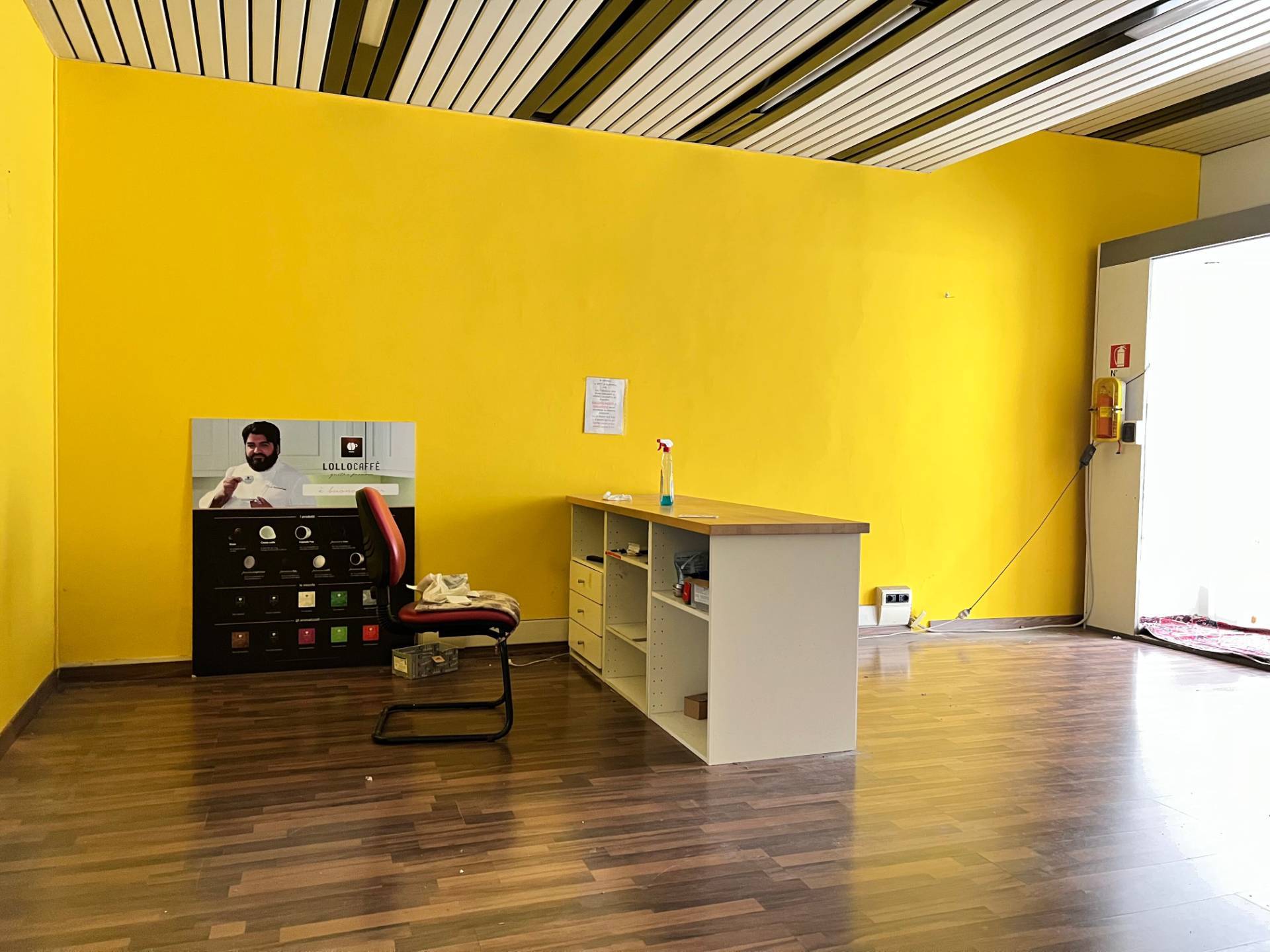 Locale commerciale in affitto a Savona, Villapiana