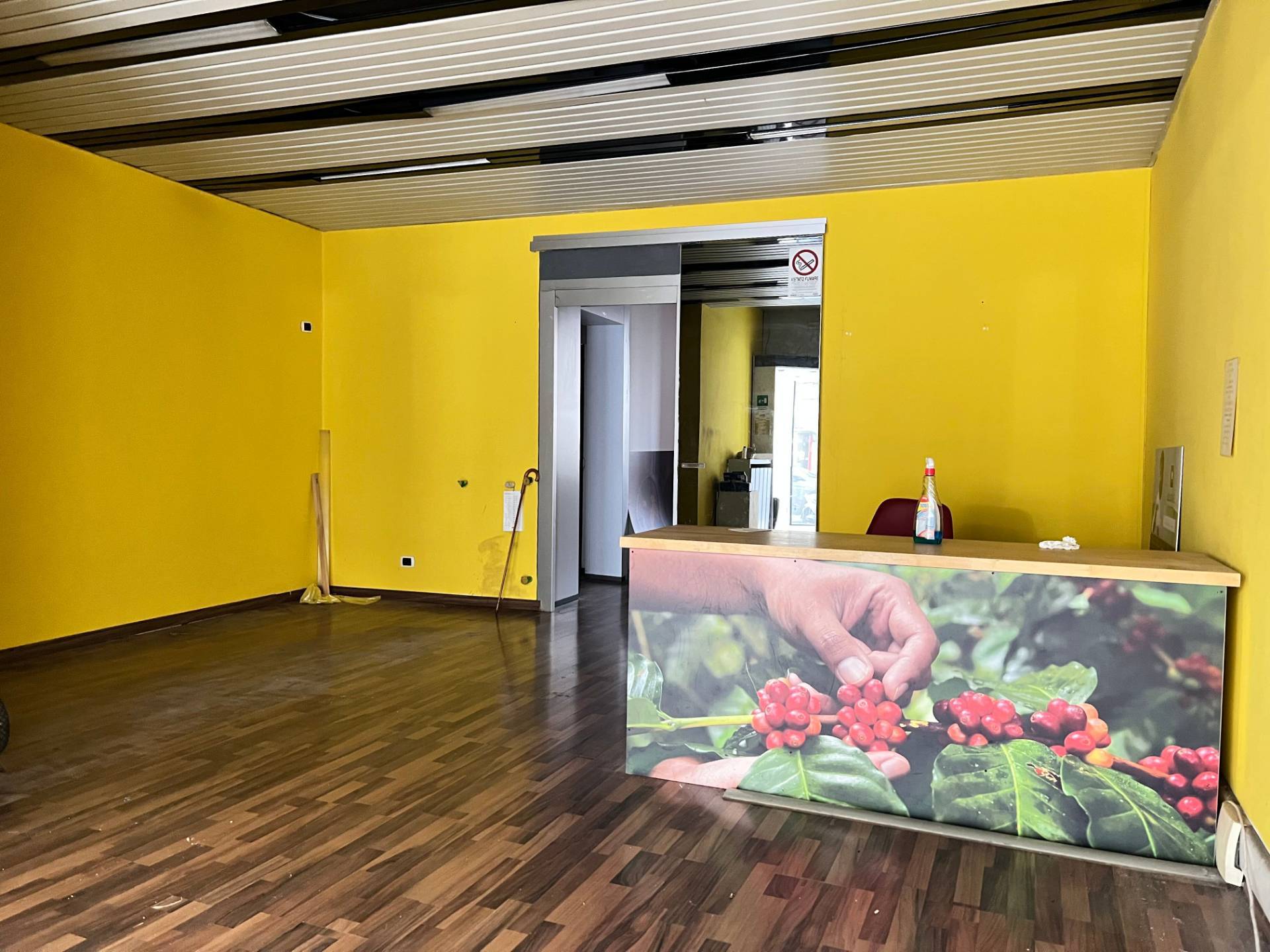 Locale commerciale in affitto a Savona, Villapiana