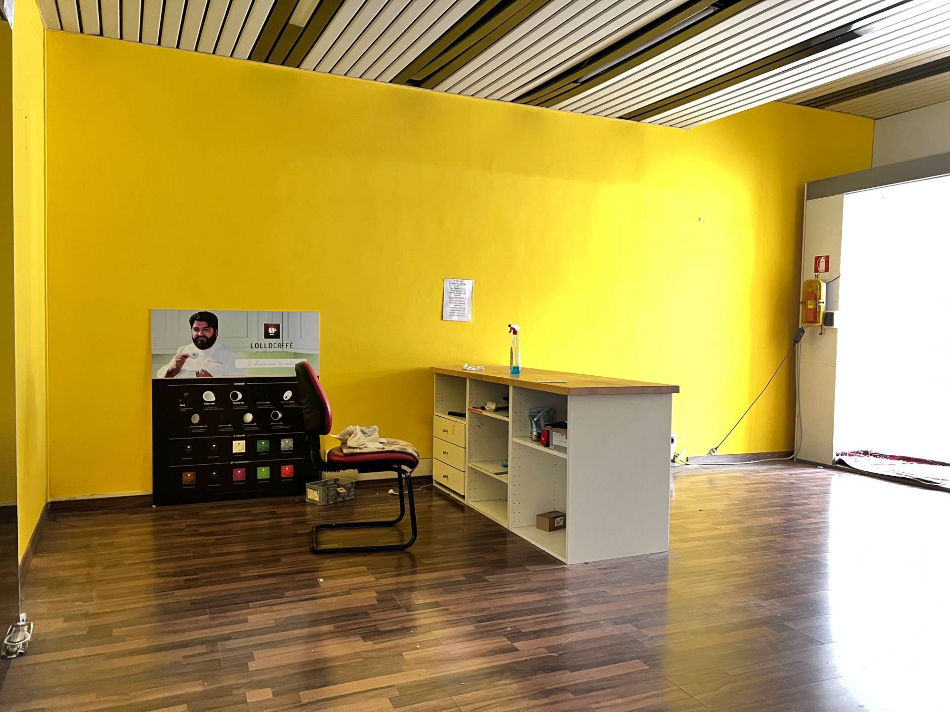 Locale commerciale in affitto a Savona, Villapiana