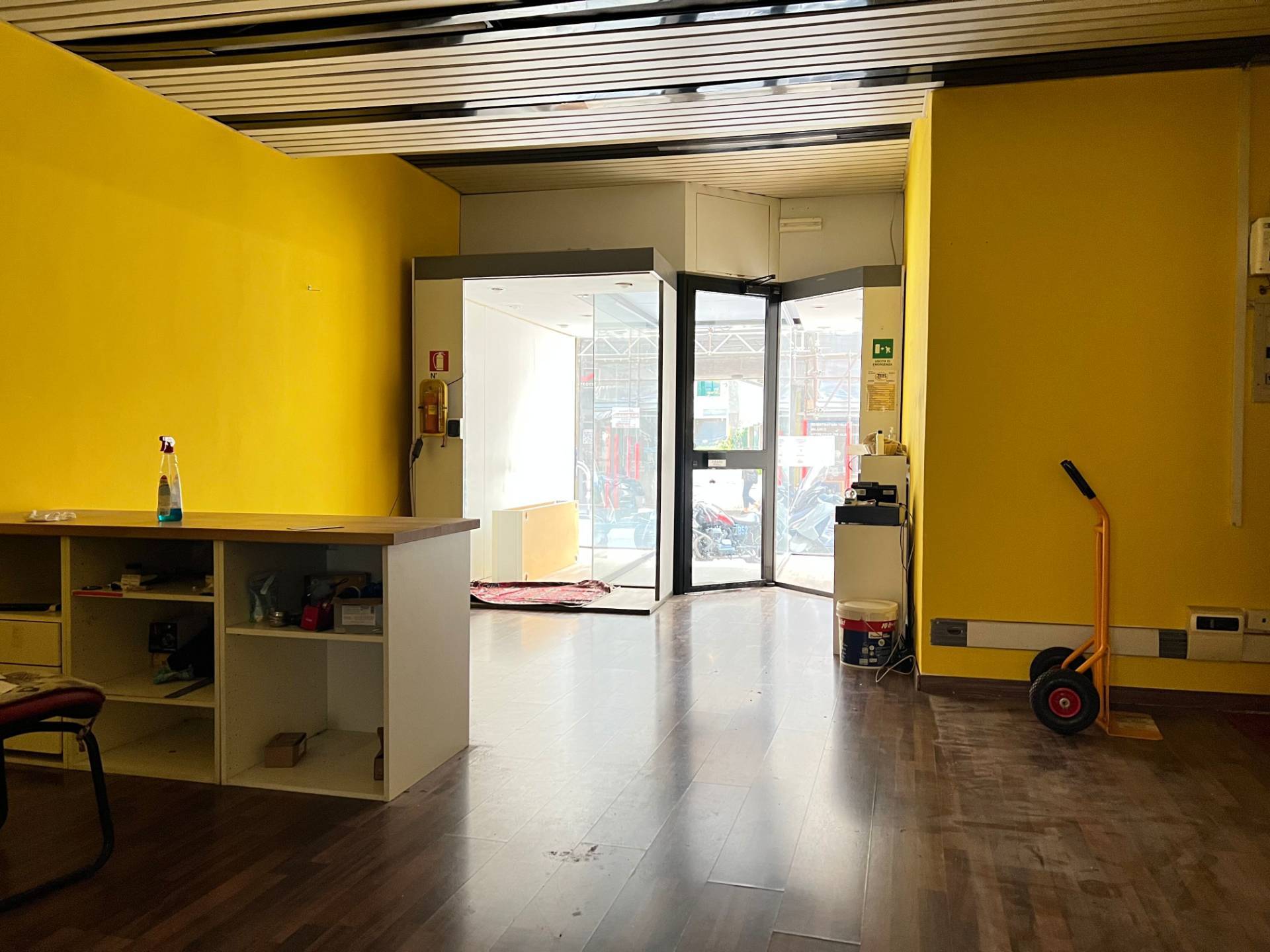 Locale commerciale in affitto a Savona, Villapiana