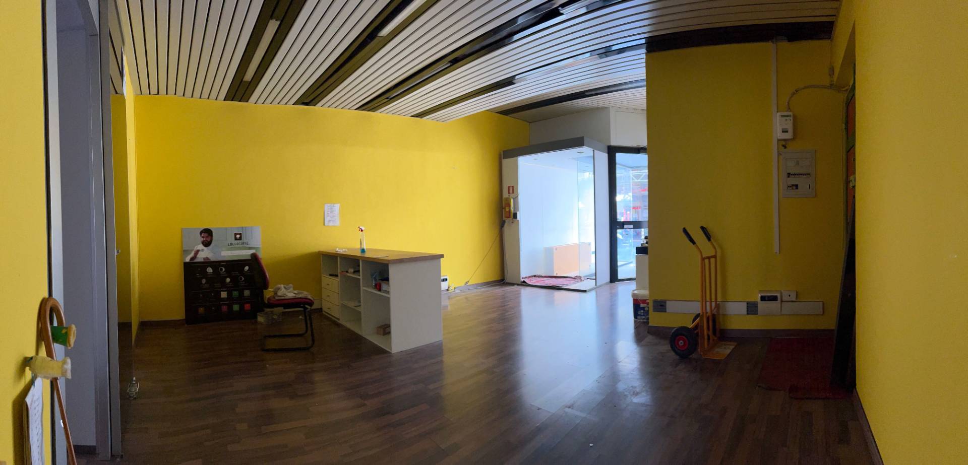 Locale commerciale in affitto a Savona, Villapiana