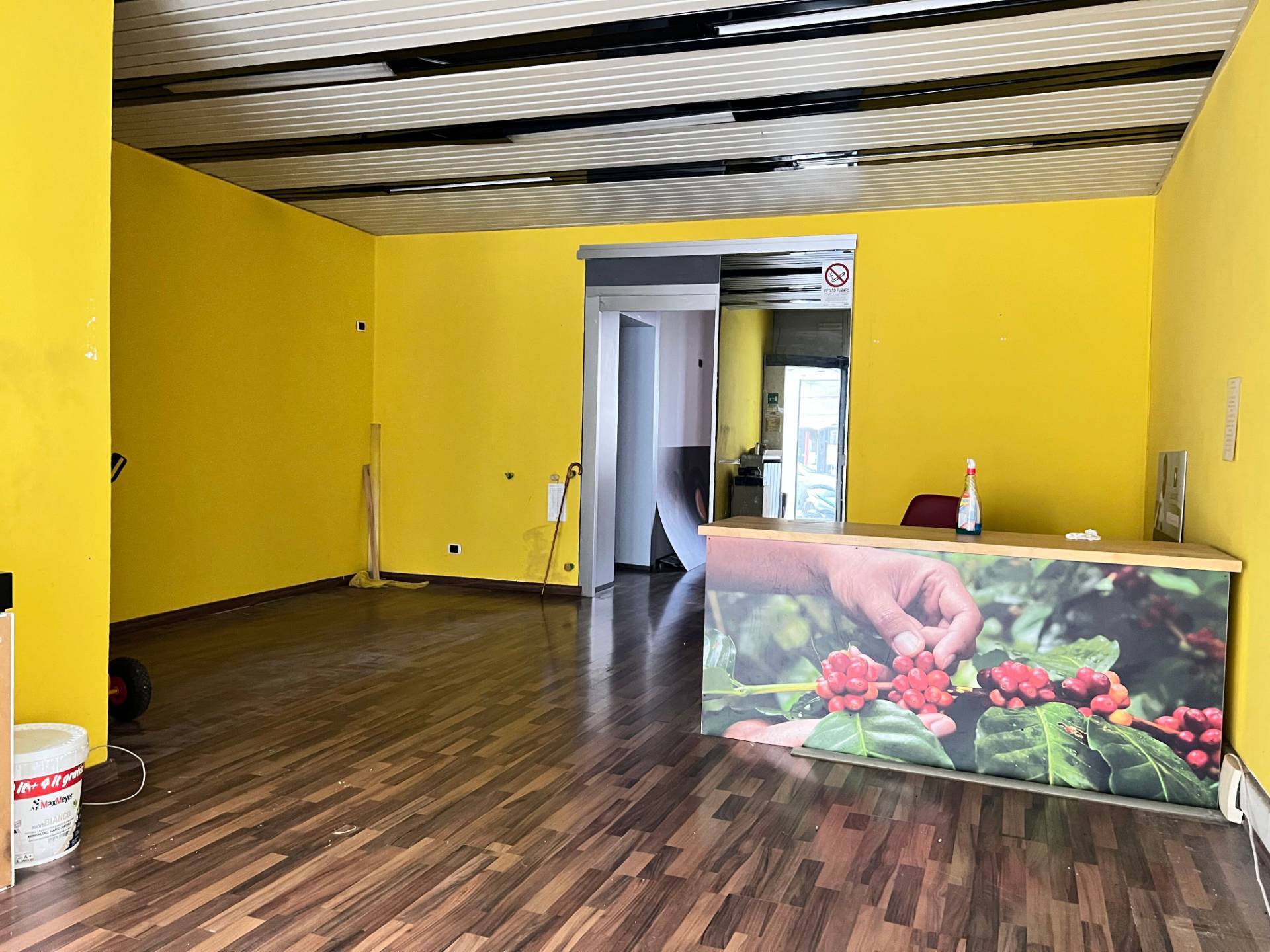 Locale commerciale in affitto a Savona, Villapiana