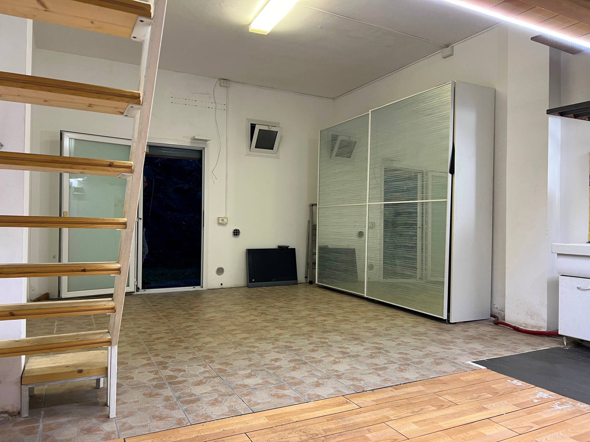 Box o garage in vendita a Savona, Valloria